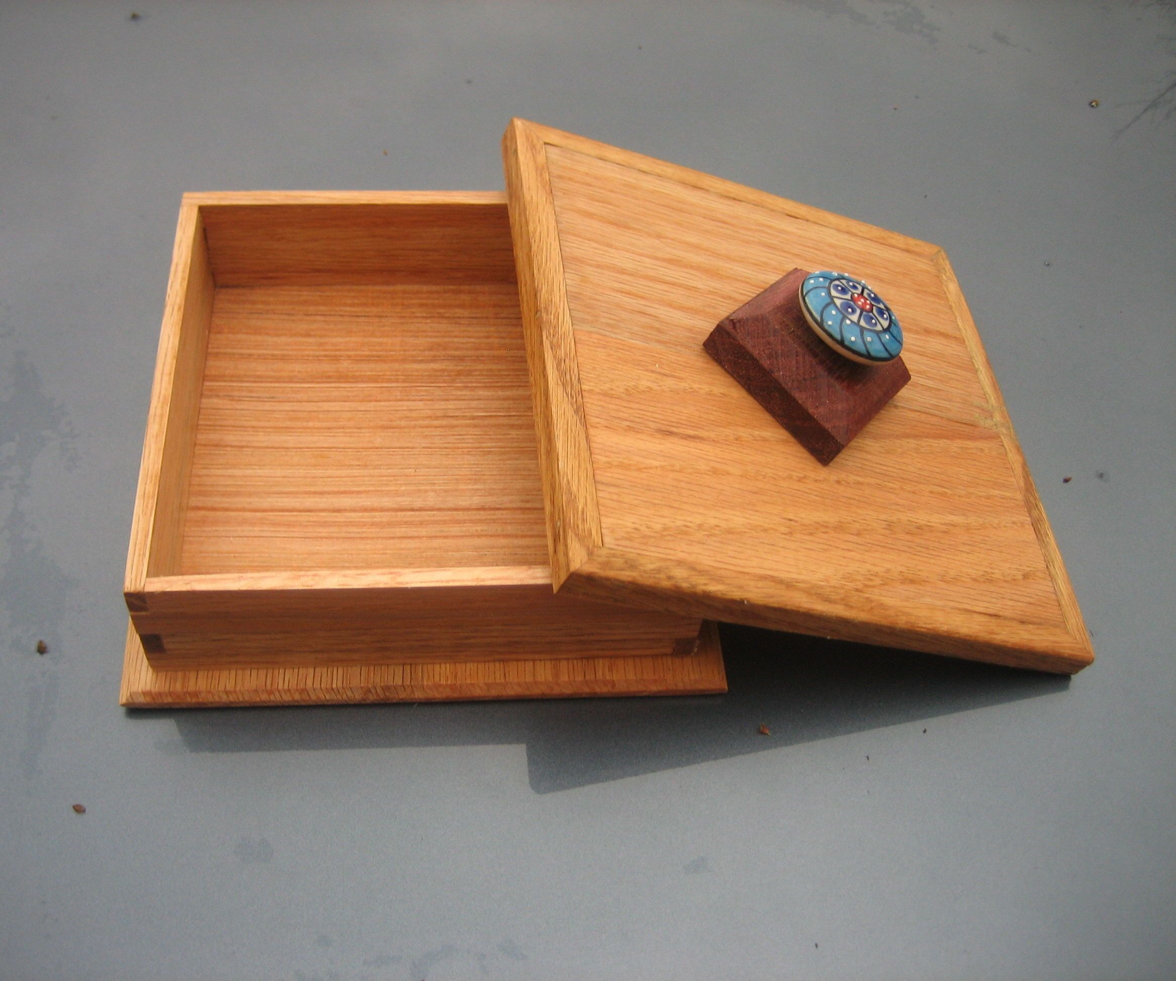 THE KEEPSAKE BOX
