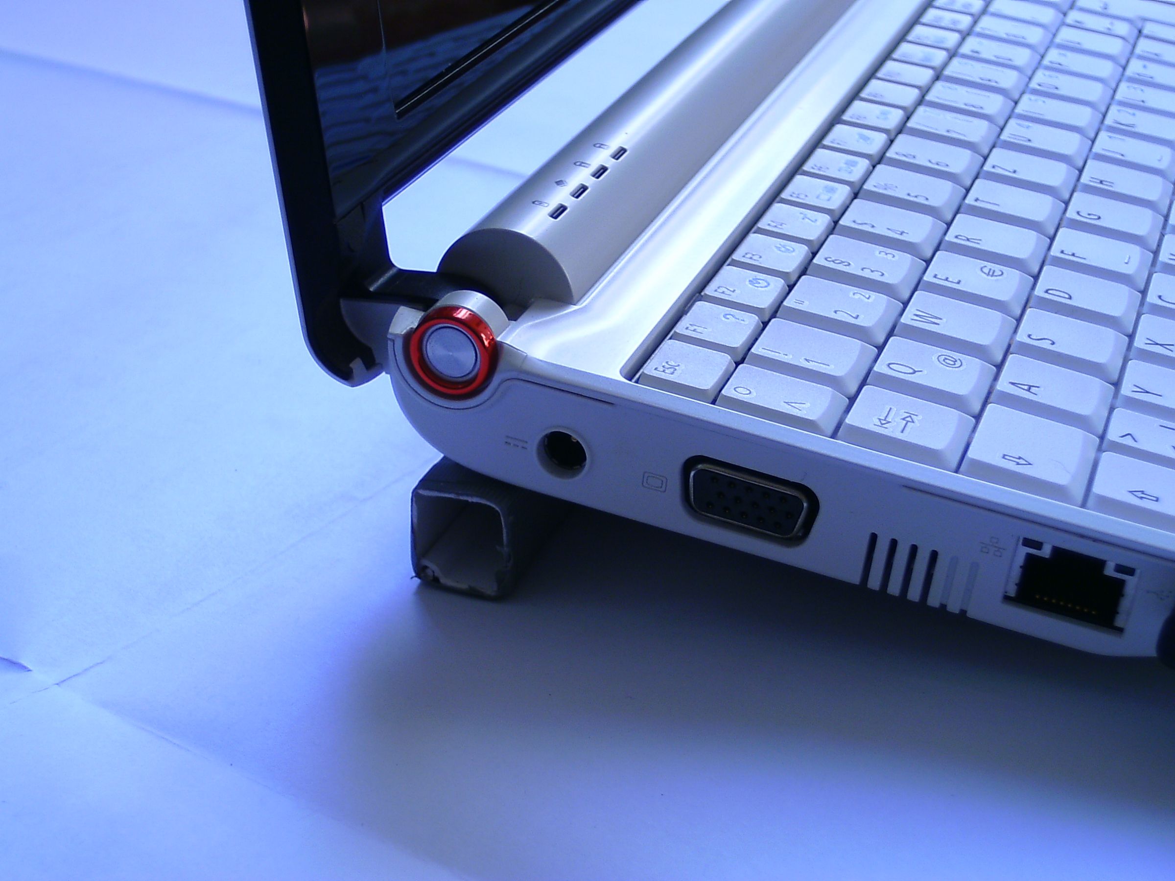 Laptop Riser for Less Than 1 € in 5 Minutes : 5 Steps - Instructables