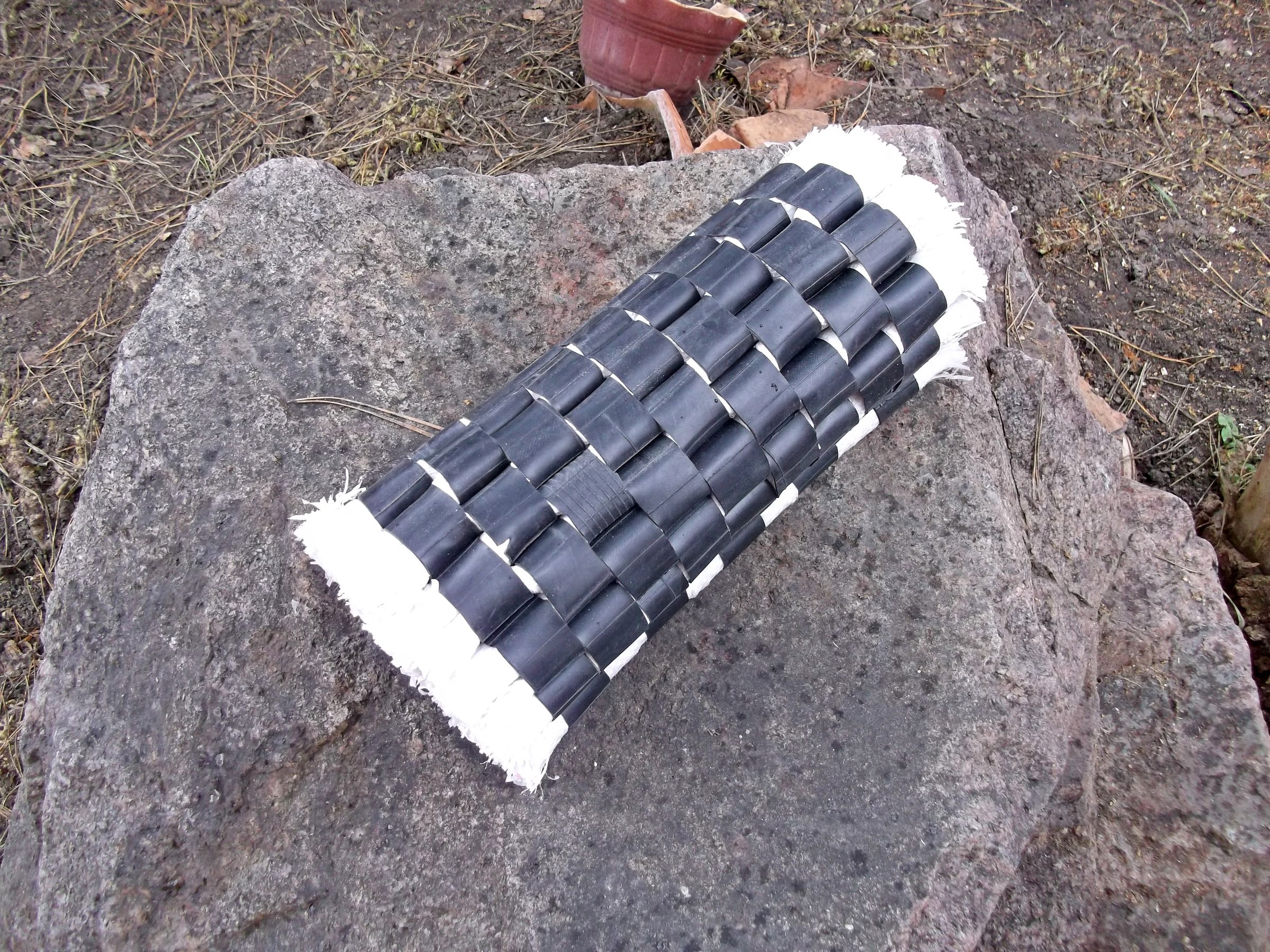 Inner Tubes + Plastic Bags Woven Rug #2 : 13 Steps - Instructables