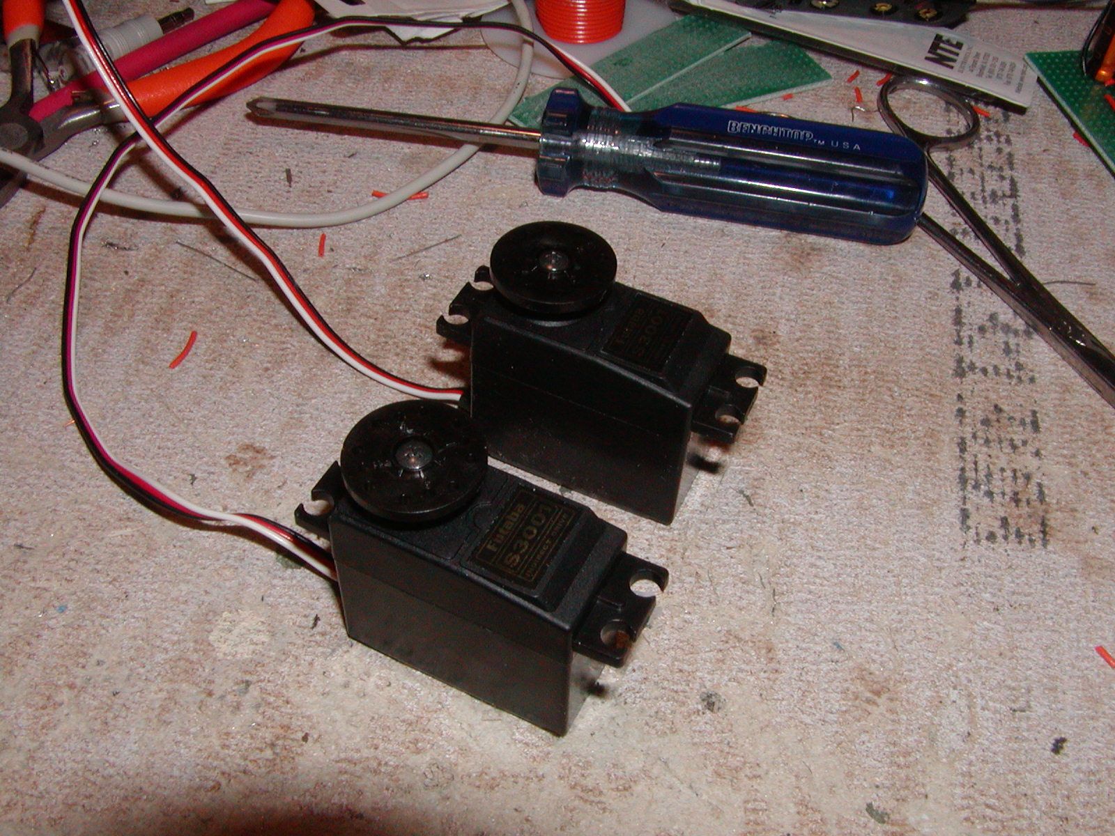 Modify a Futaba S3001 servo for continuous rotation