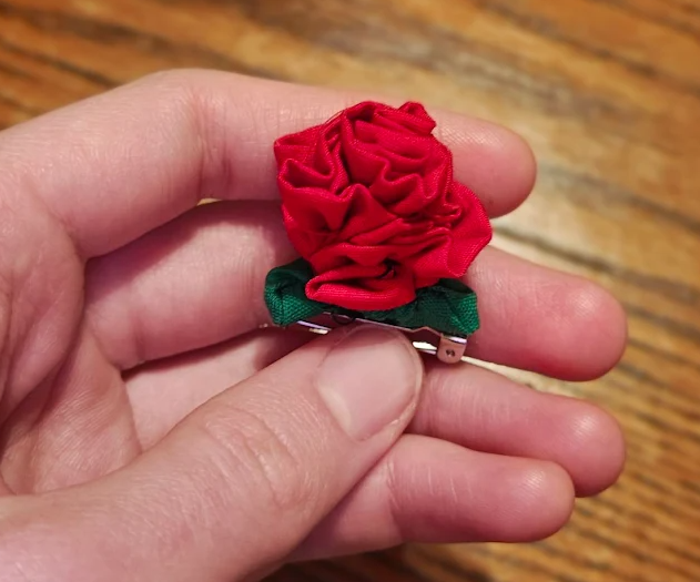 How to Make a Rosebud Brooch