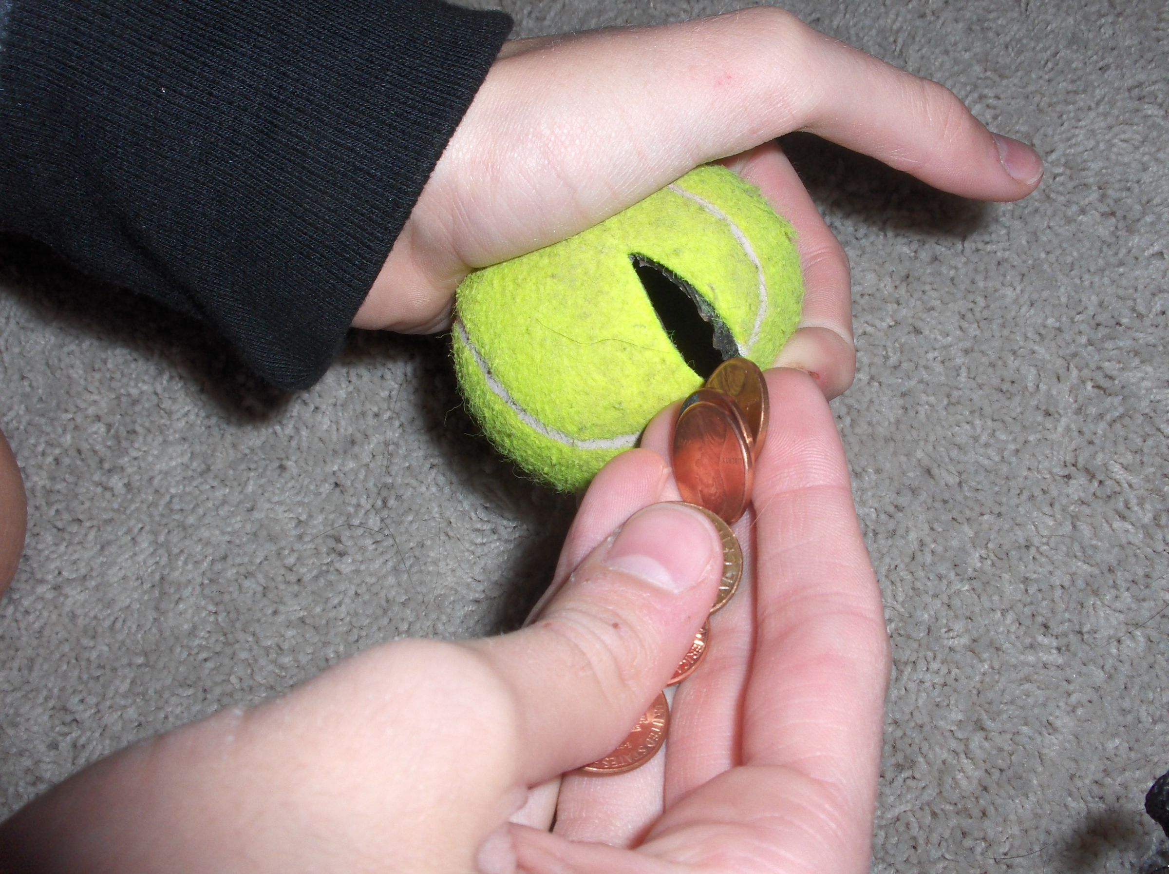 How to Make a Heavy Duct Tape Tennis Ball (Pitcher's Ball) 5 Steps