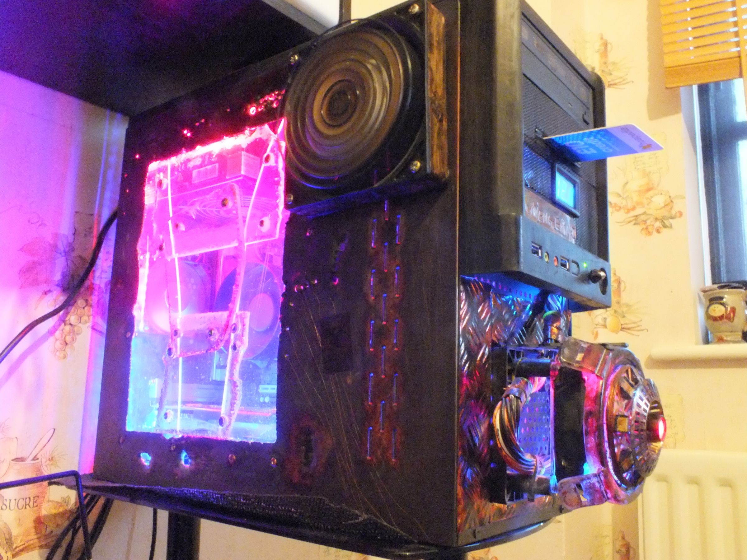COMPUTER CASE WINDOW MOD 4 Steps Instructables