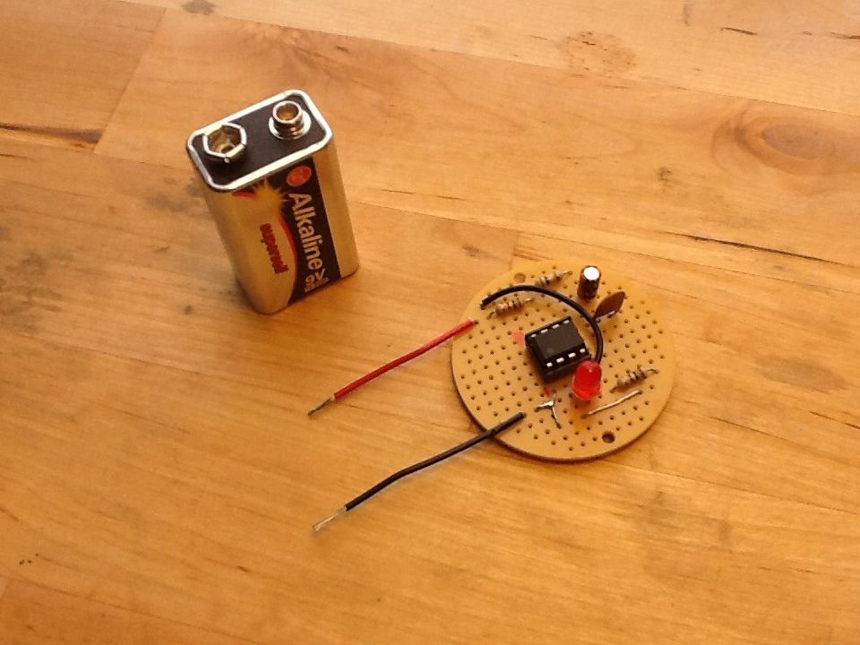 自作のカウンター Pulse Generator Using a 555 Timer : 3 Steps - Instructables