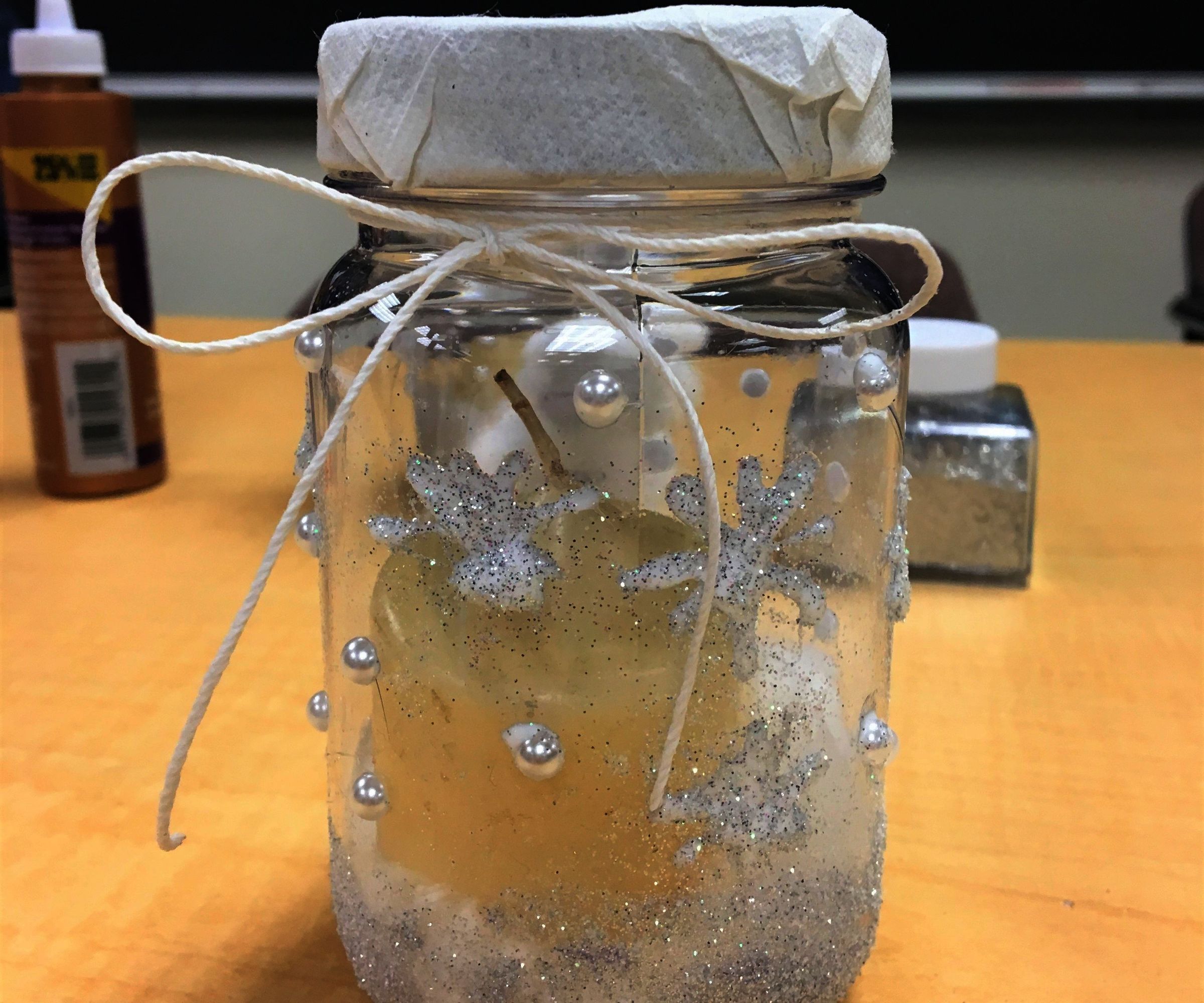 Christmas-Themed Jar Instructions
