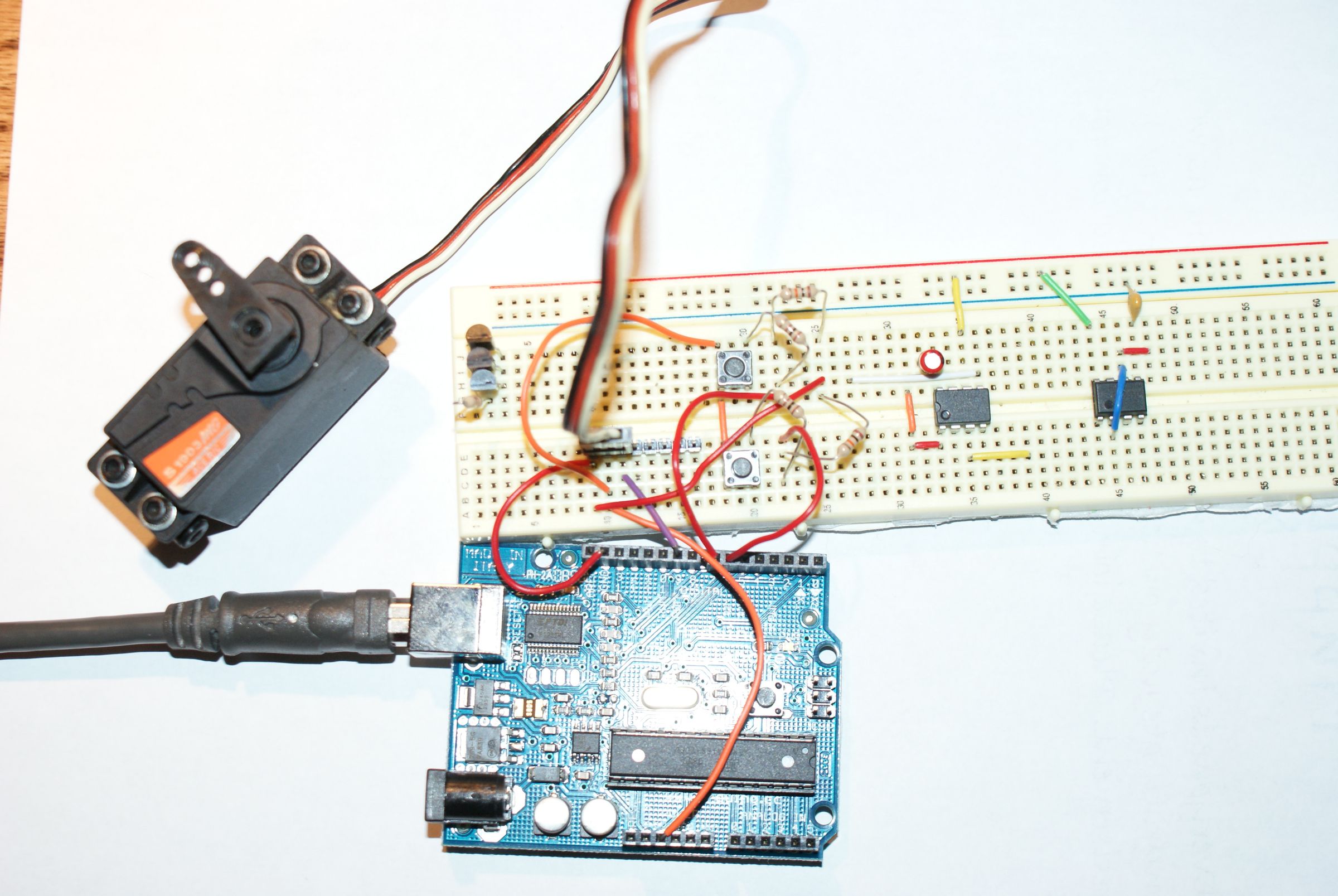 Controlling an RC Servo Motor With an Arduino and Two Momentary Switches