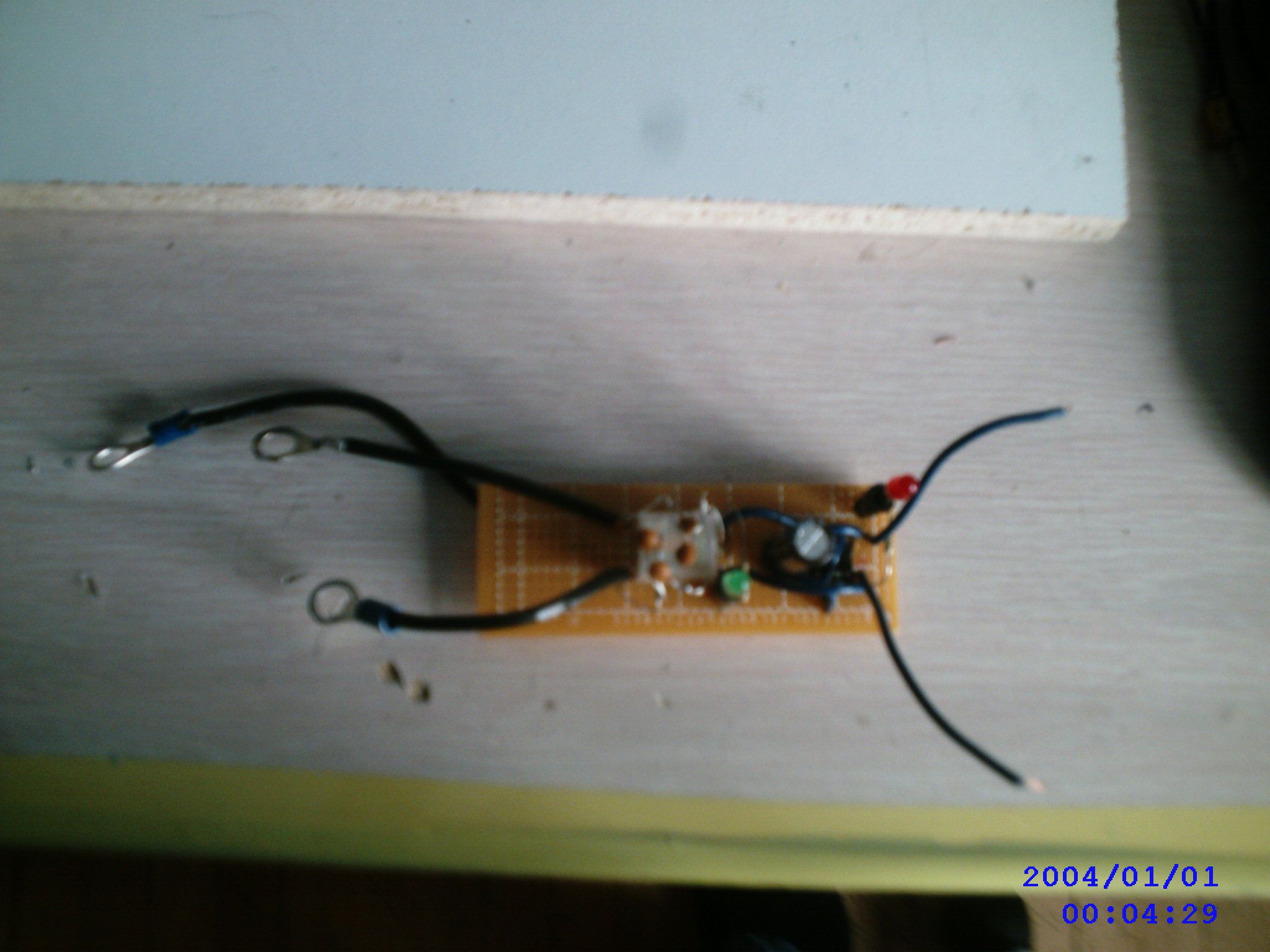 Create a Flashing Lights Circuit With a 555 Timer and a Relay 3 Steps