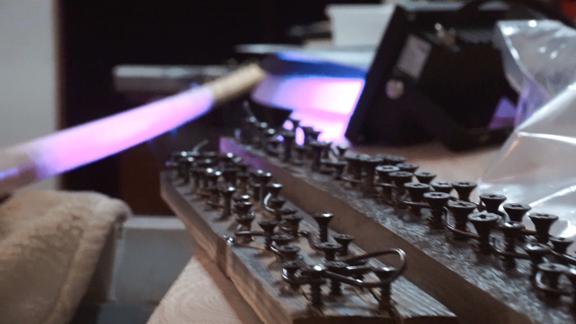 Refinish Brass Hardware Yourself // Powder Coating Project 4 Steps