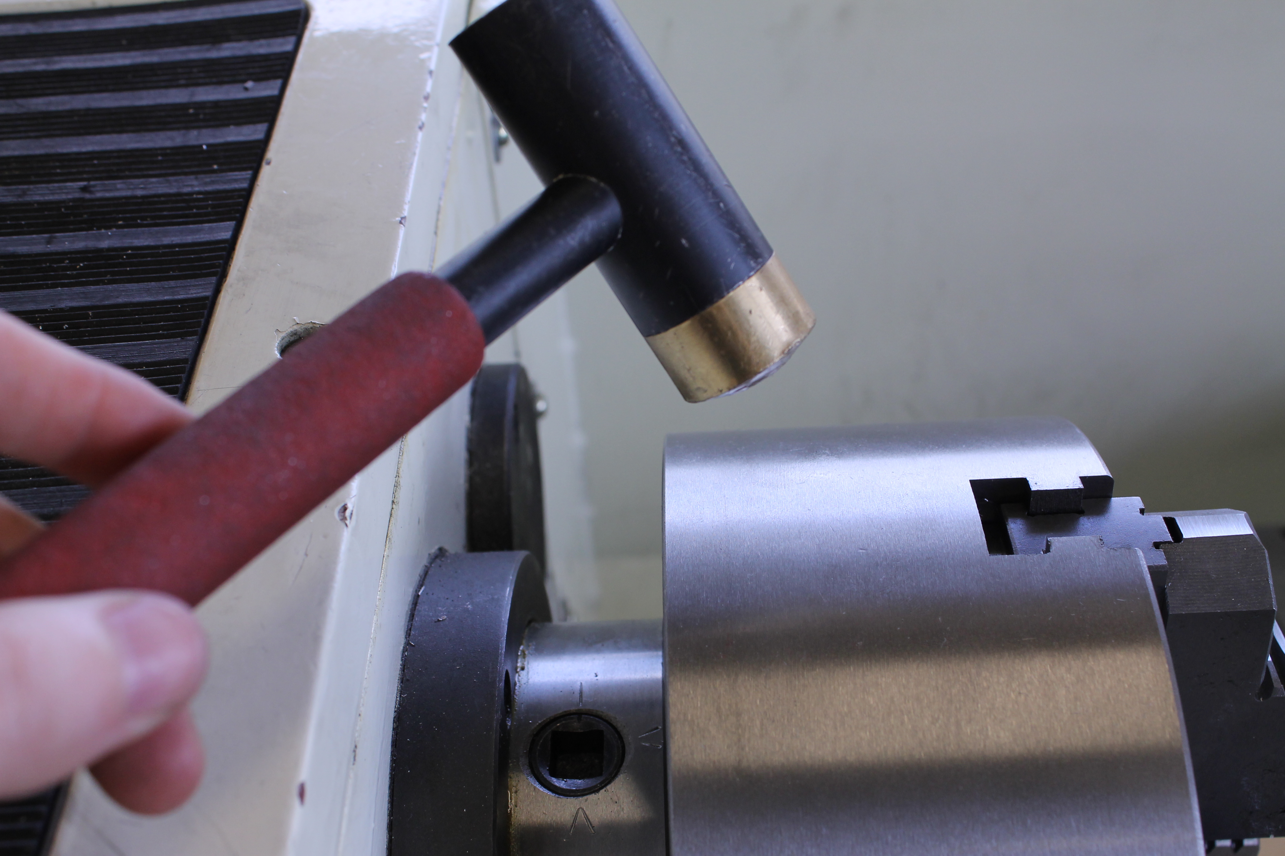 How to Change Chuck on Jet Lathe 3 Steps Instructables