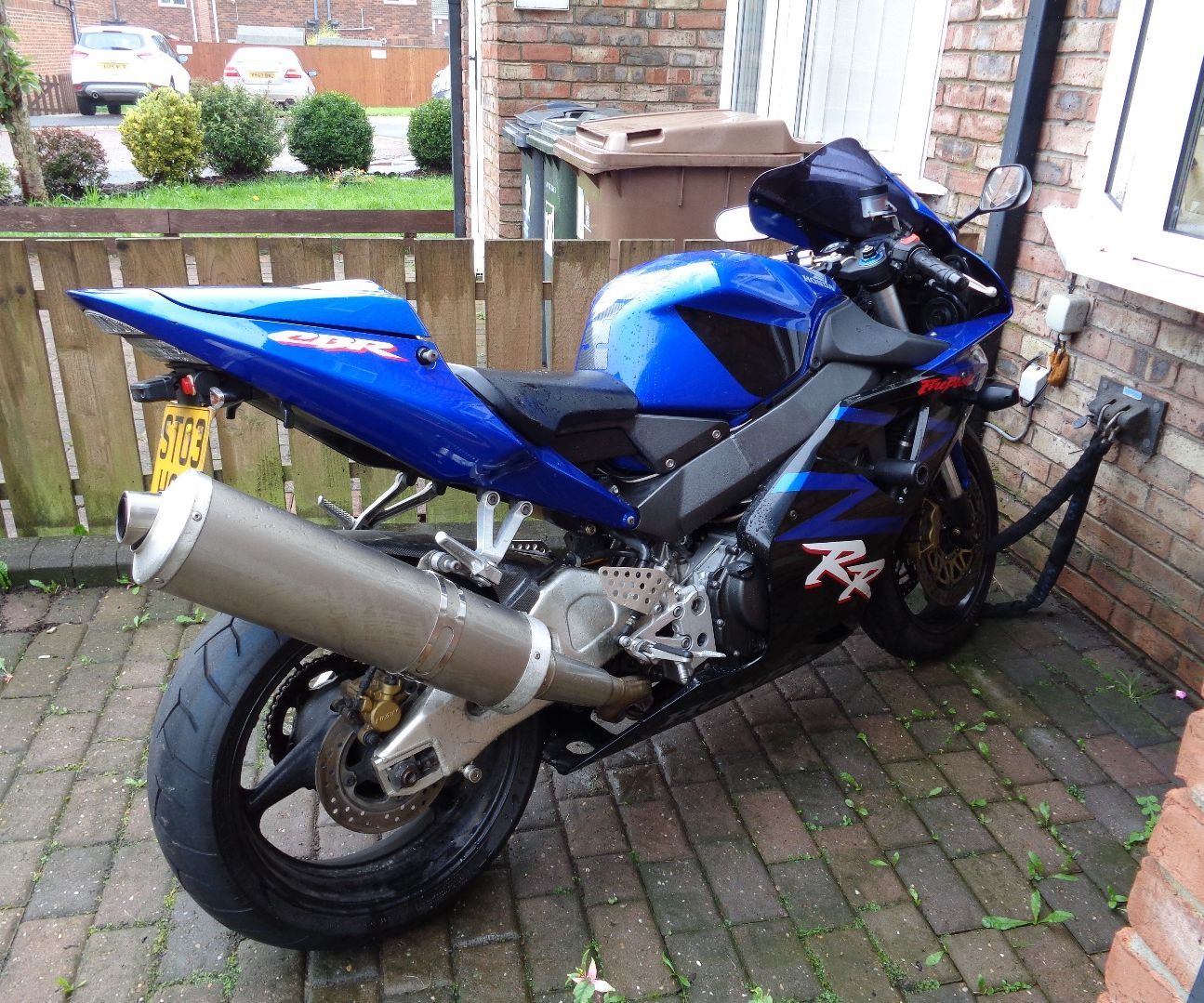 Jump Starting a Motorbike From a Power Bank Starter