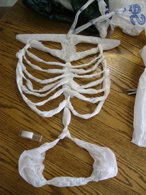 Halloween Skeleton Made of Plastic Shopping Bags. : 7 Steps (with