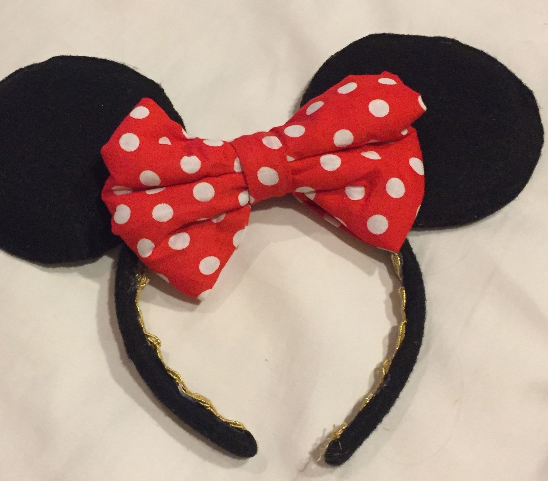 DIY Minnie Mouse Ears With Bow