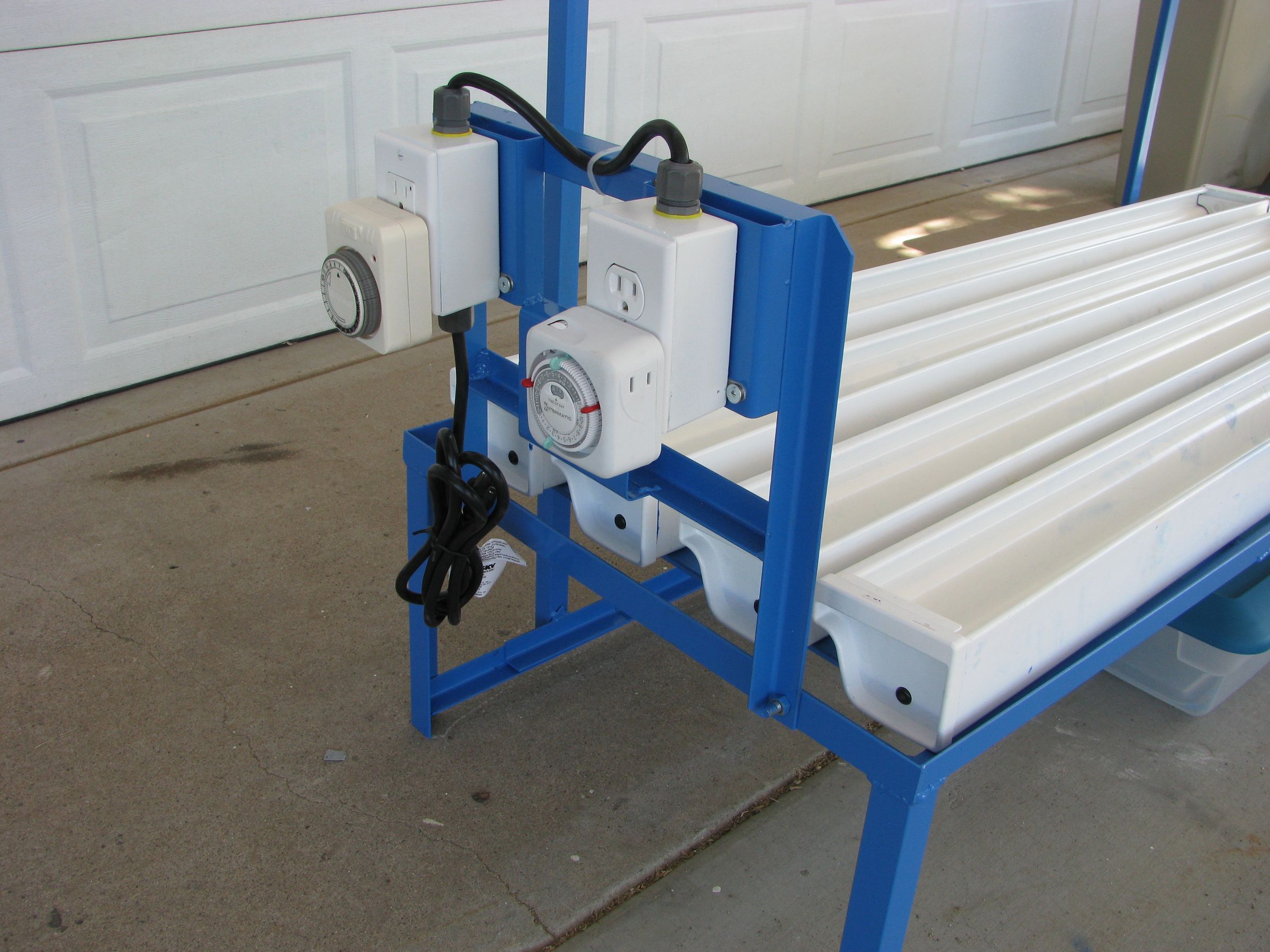 Home Built Hydroponics Unit for an 8th Grade Science Classroom - the Hydroshack Lives Again!