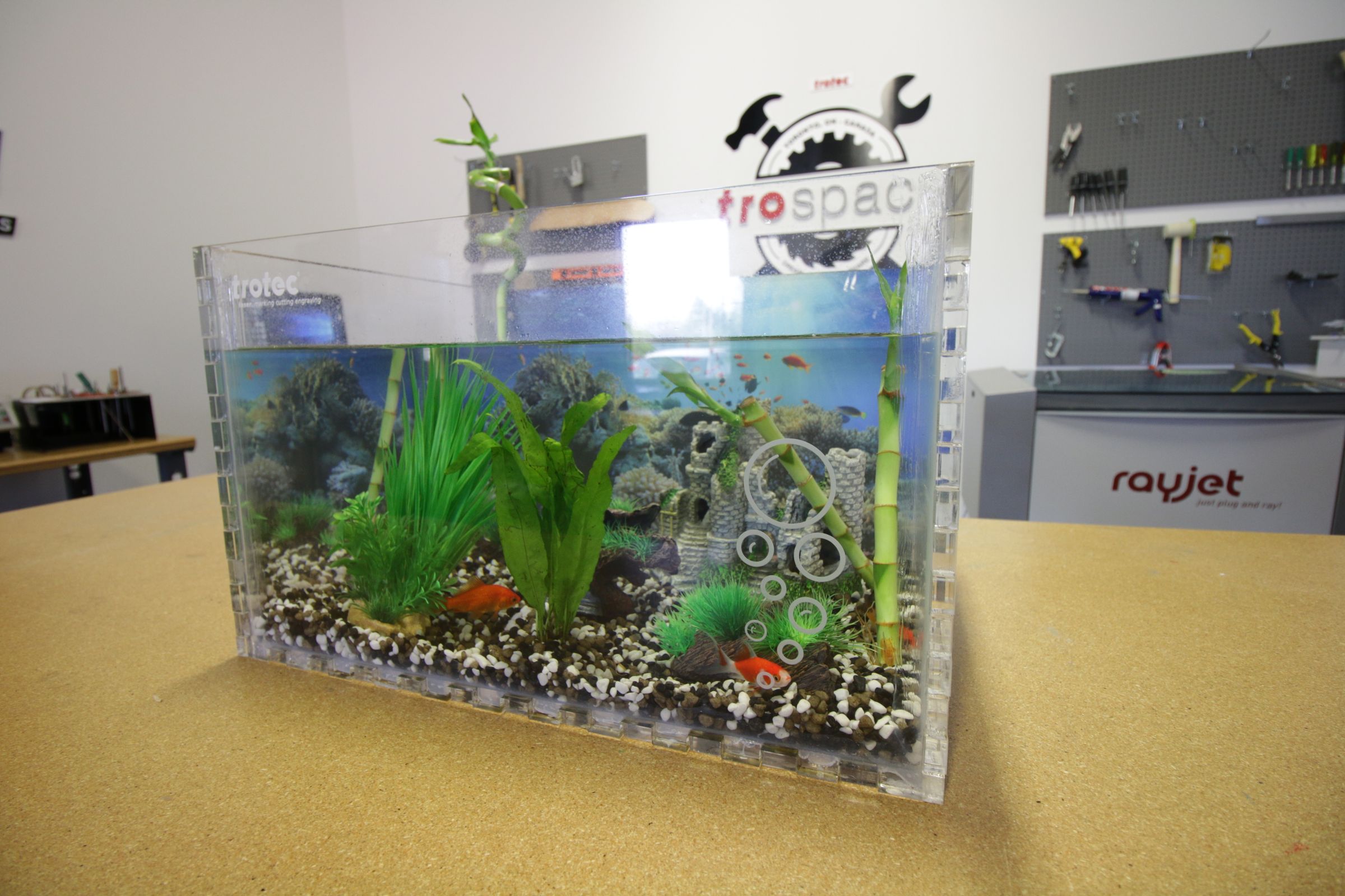 Aquarium Laser Cut & UV Printed Acrylic 6 Steps (with Pictures