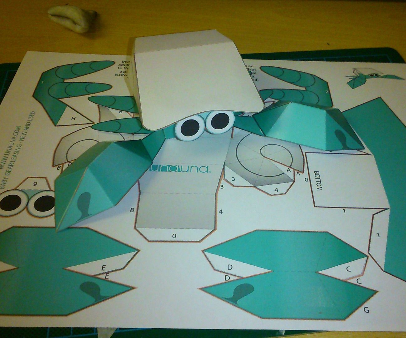 UnaUna hermit crab paper toy