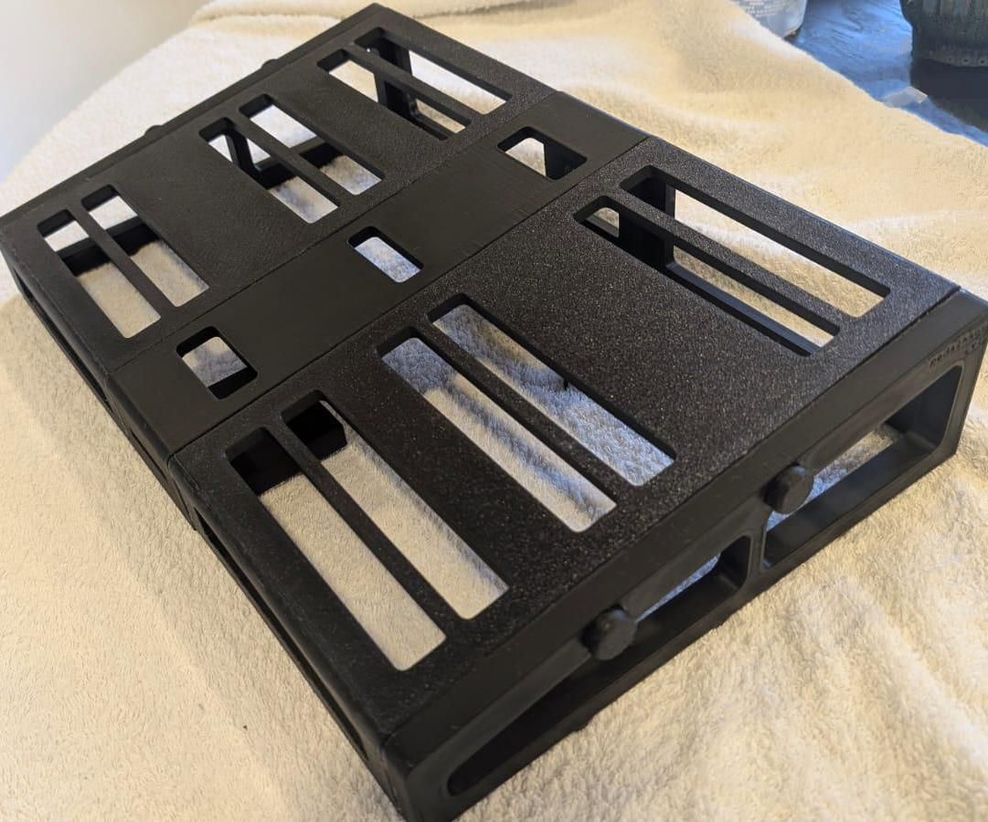 Pedalhaus: a 3D-printed Guitar Pedalboard