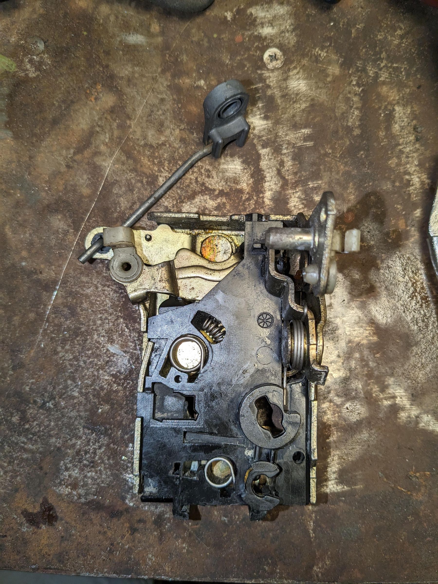 Repairing Door Locks on a Peugeot 205 : 5 Steps (with Pictures