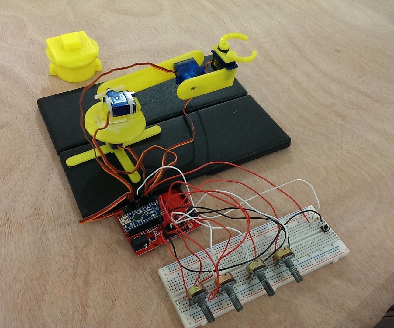 Robotic Arm With Micro Servos