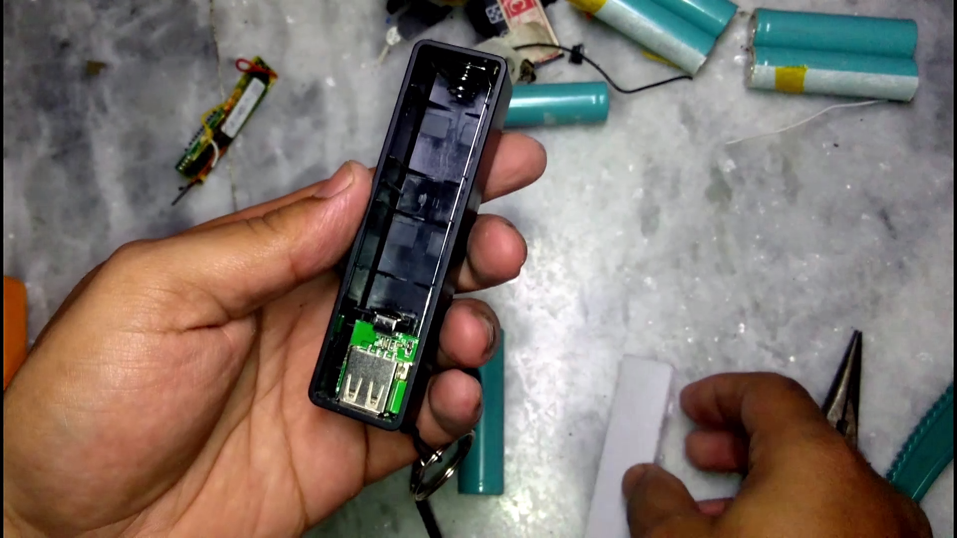 How to Reuse LAPTOP Battery to Make Power Bank for Smartphone ? 6