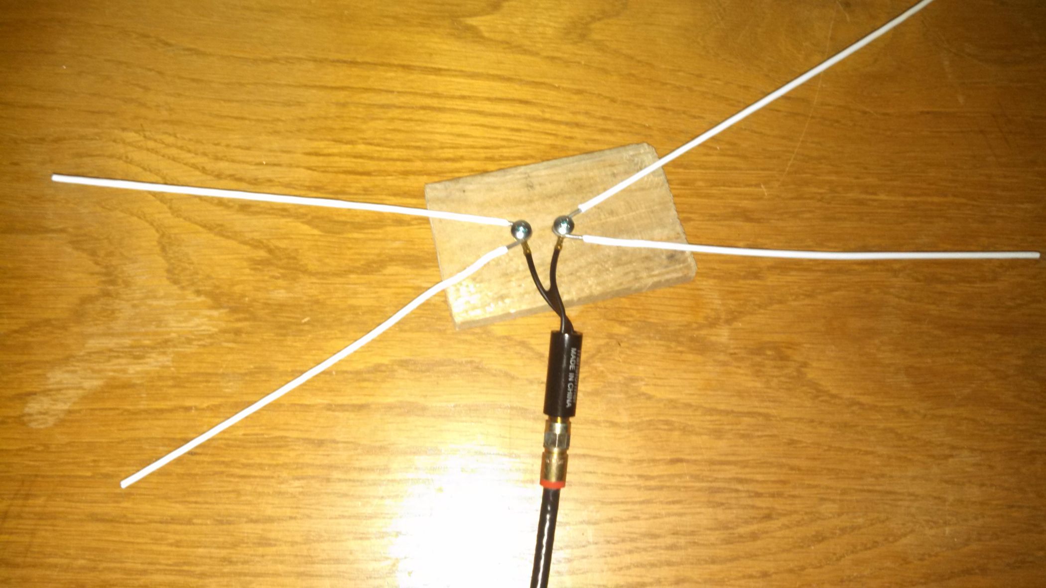 4 Quick, Makeshift HDTV Antennas 8 Steps Instructables