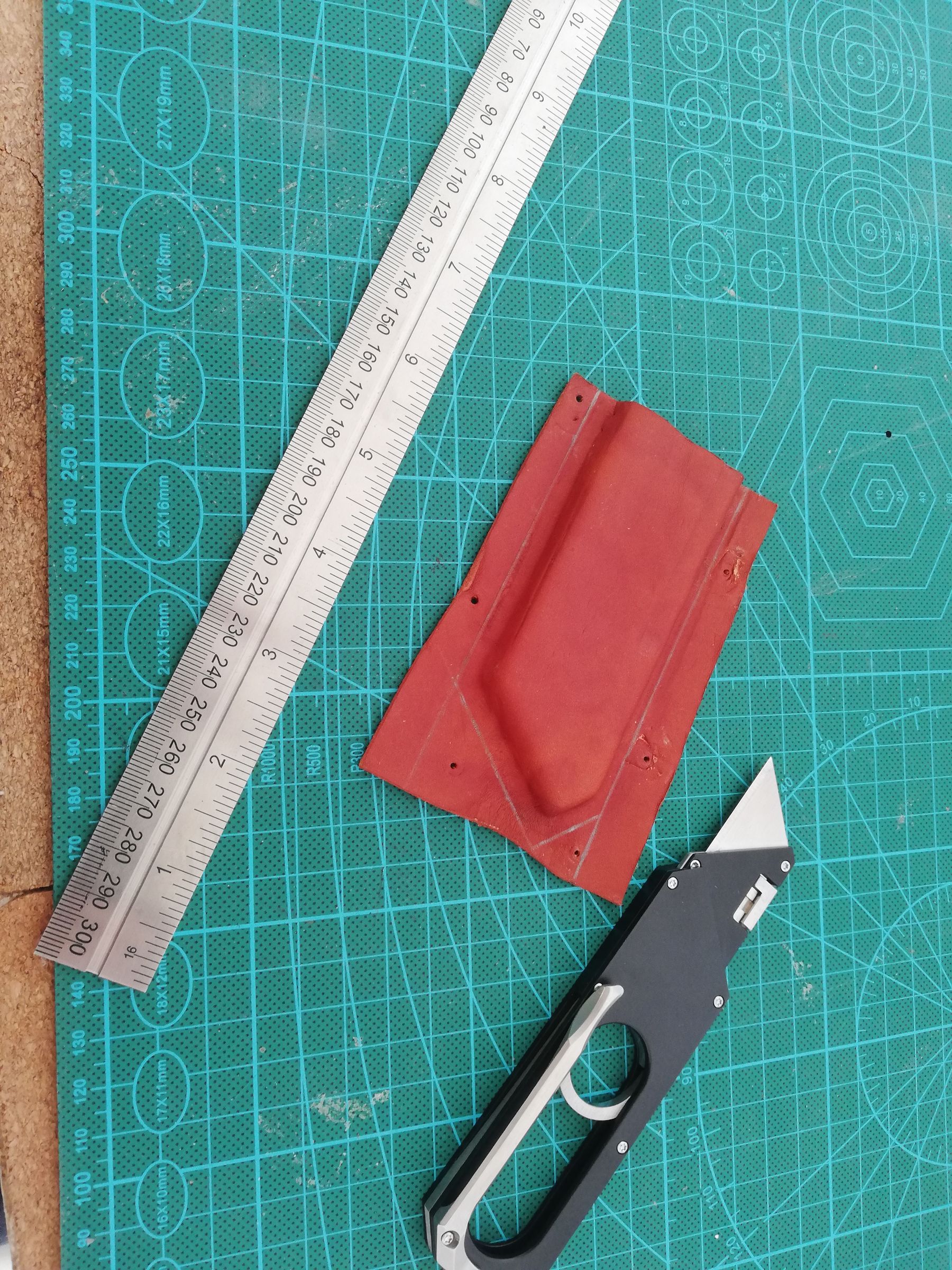 The Maker Knife Leather Sheath : 7 Steps (with Pictures) - Instructables