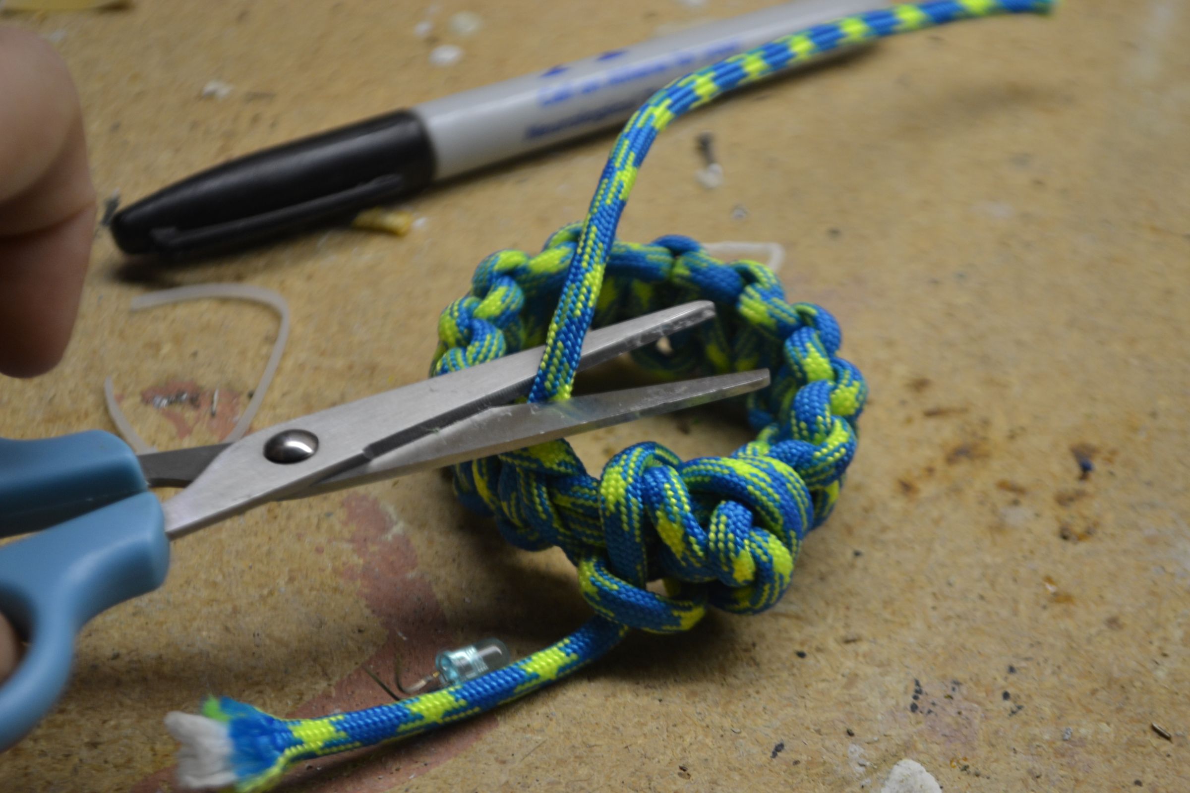The Best Easiest Paracord Bracelet Without a Buckle 10 Steps