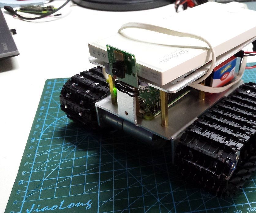 Raspberry Tank With Web Interface and Video Streaming