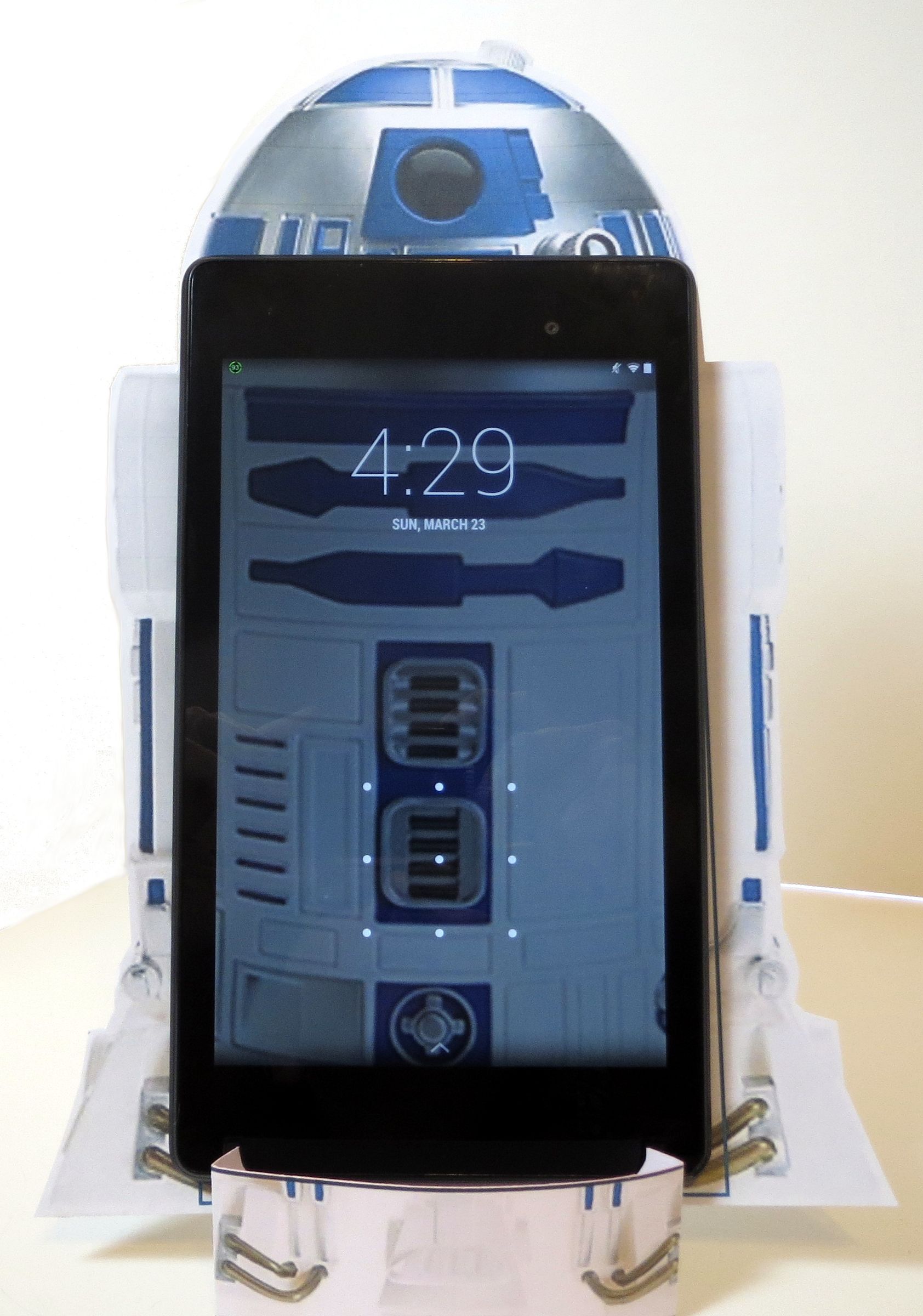 This is the "Droid You've Been Looking For" Phone Stand