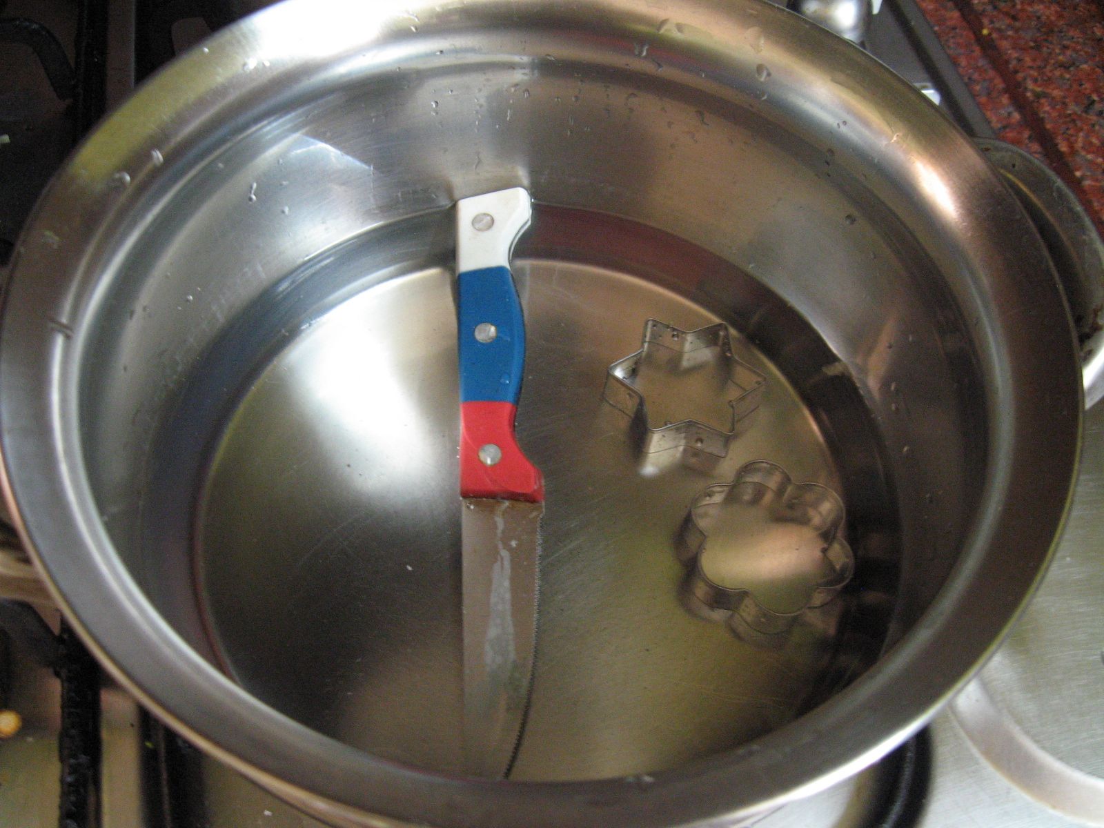 Make Tealight Candles With Leftover Wax and Cookie Cutters 7 Steps