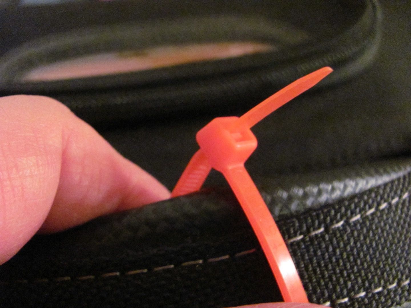 Use Zip Ties to Identify Luggage 5 Steps Instructables