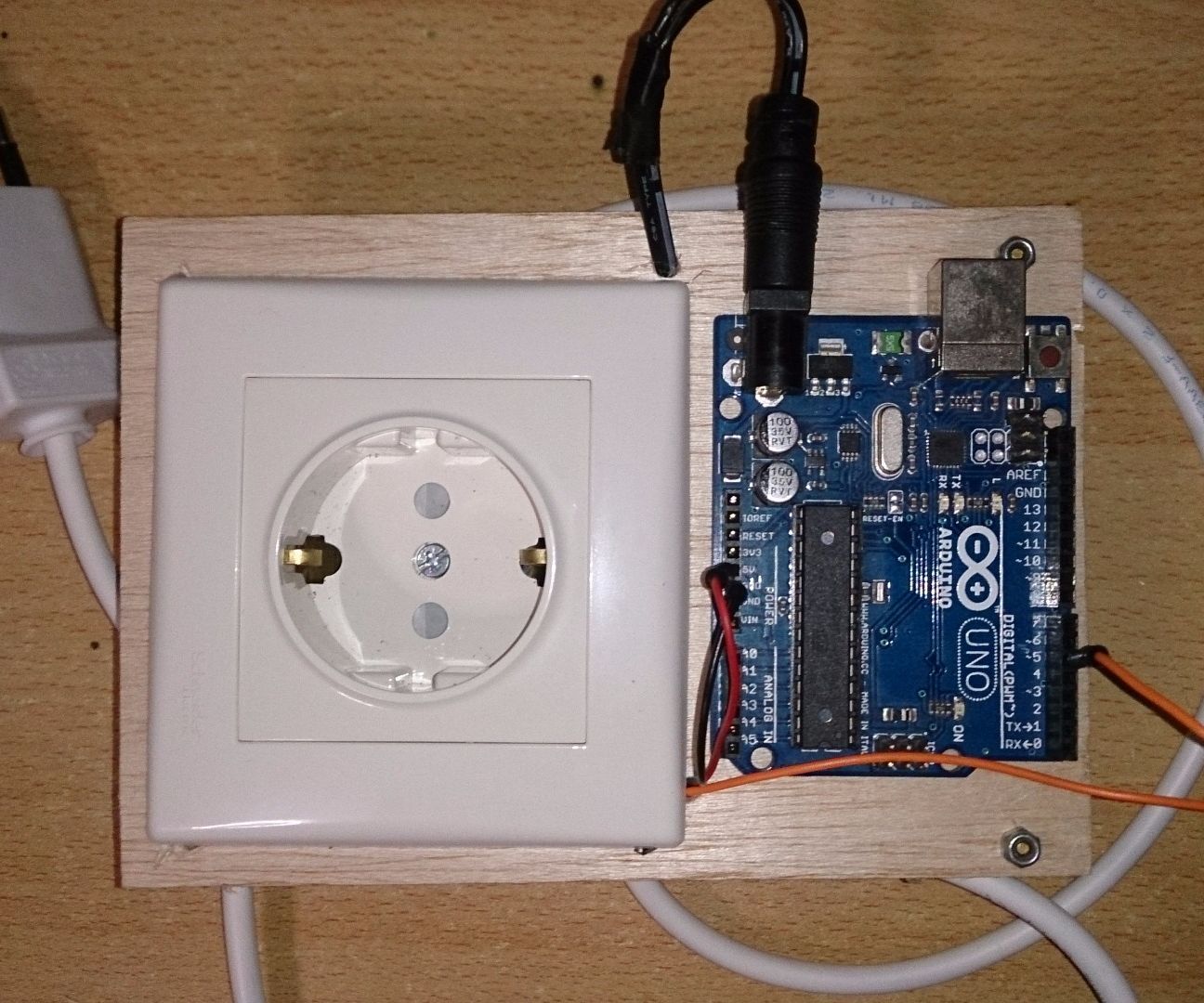 Arduino Safety Relay Box With Wall Socket 