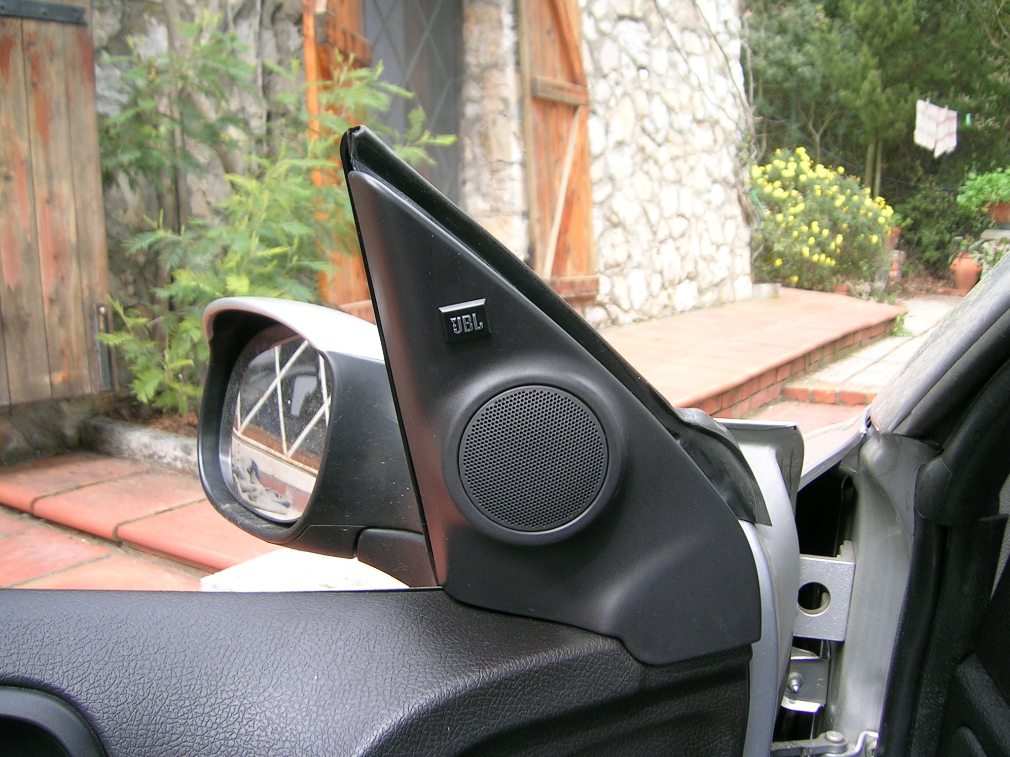 206cc - Door Disassembly : 4 Steps - Instructables