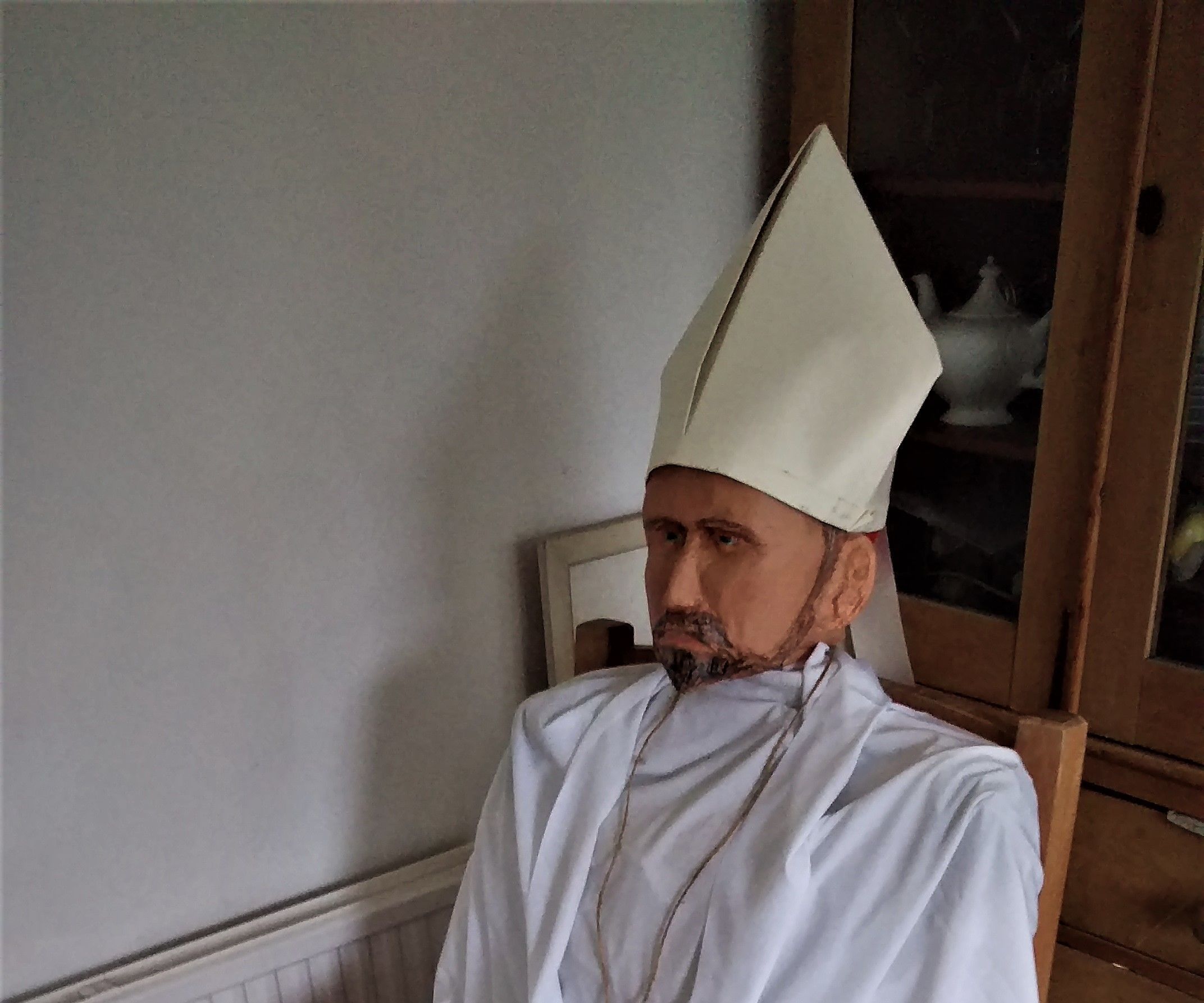 How to Make a Paper Mache (papier Mache) Pope