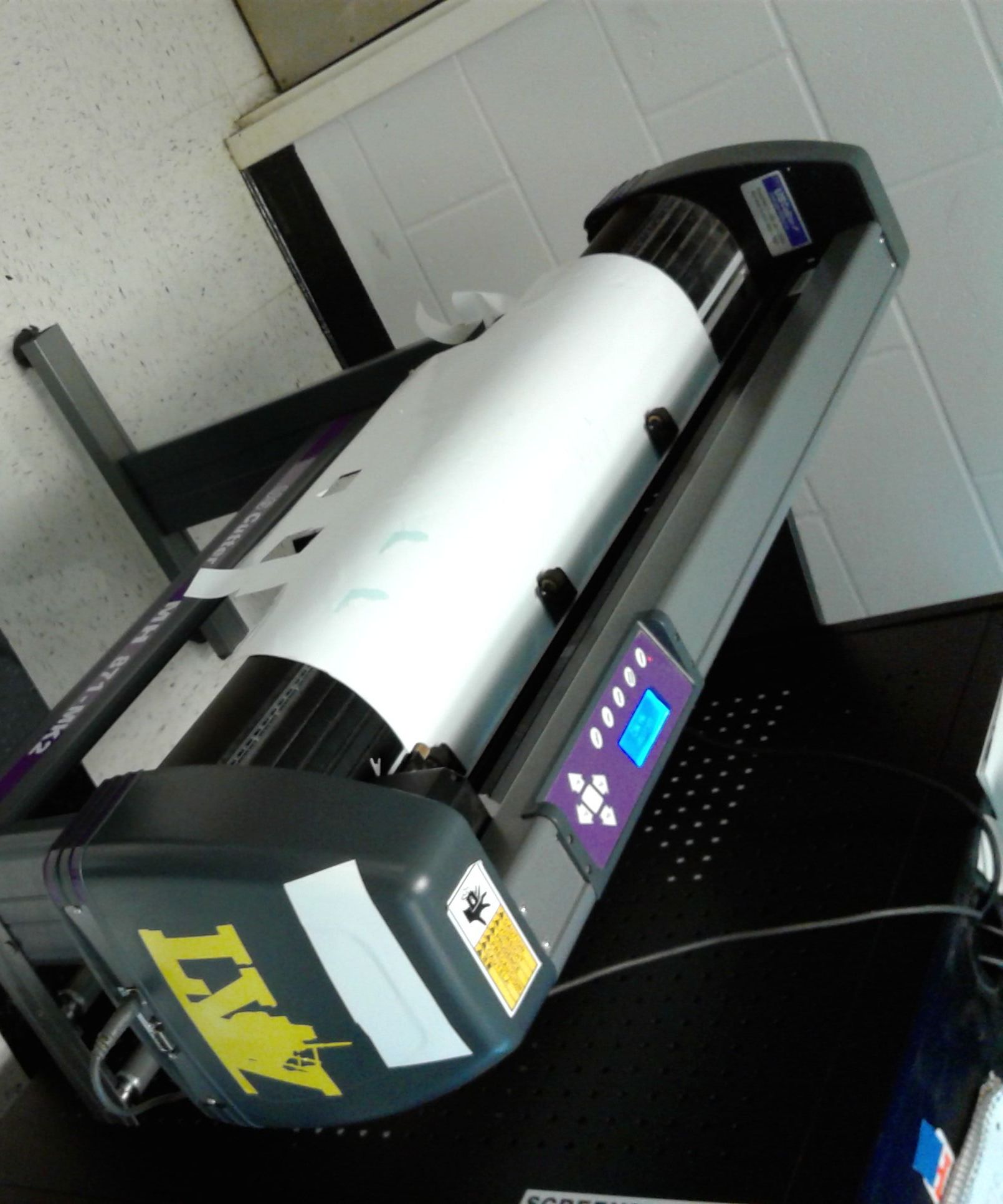 Instructions on How to Use a MH871-MK2 Vinyl Cutter