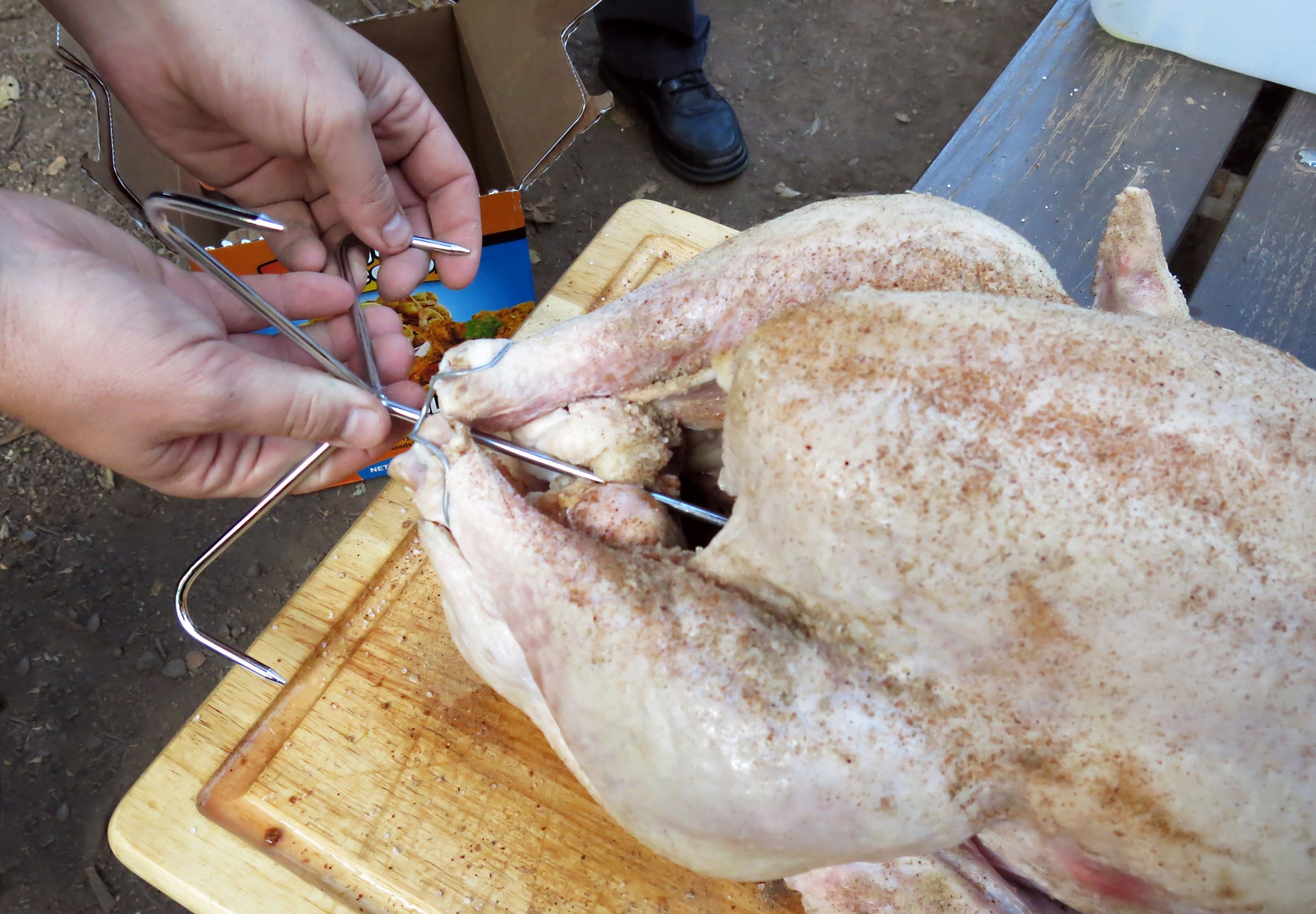 do you cover the pot when deep frying a turkey