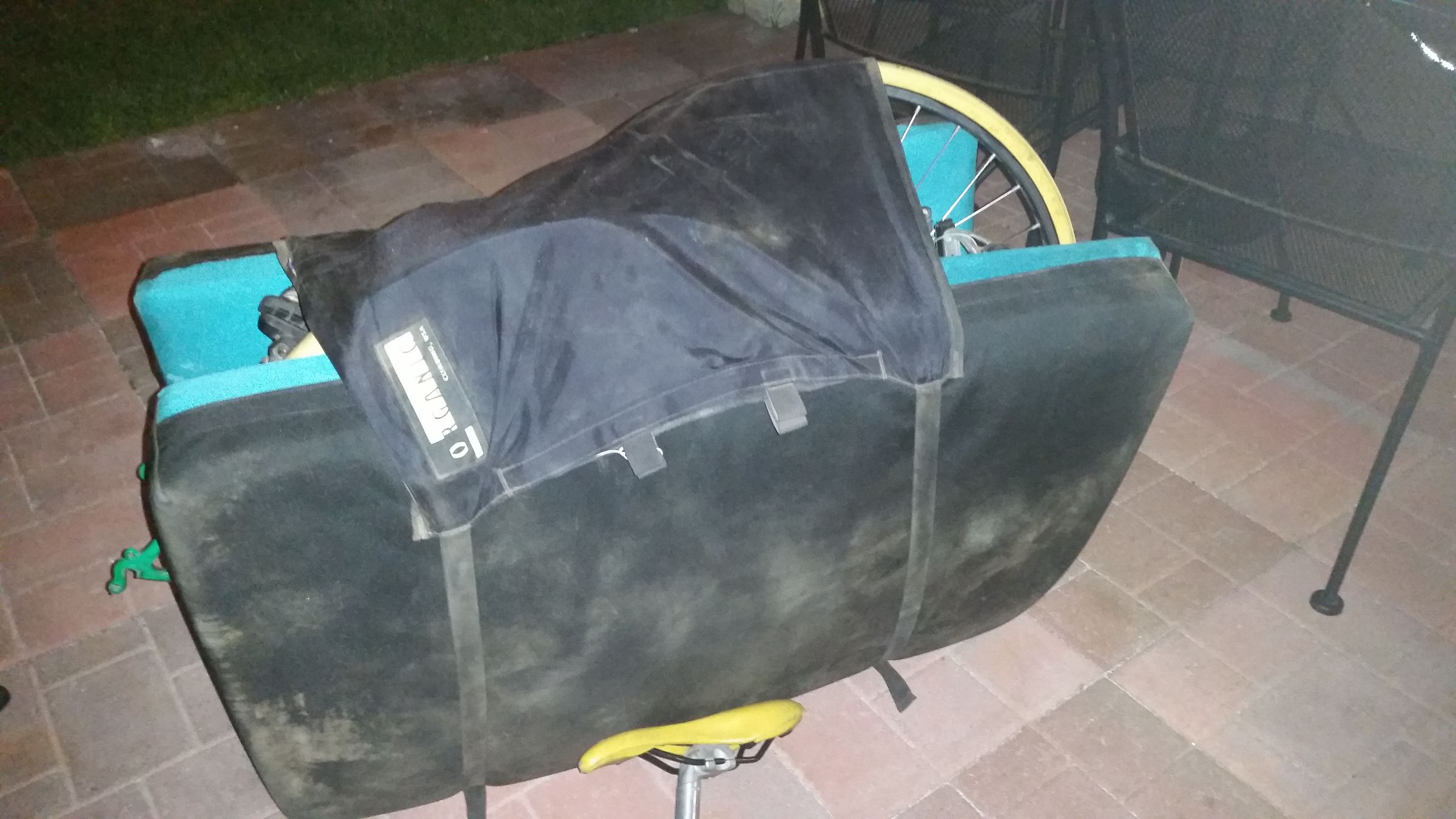 fly a bicycle on a plane in a climbing crash pad