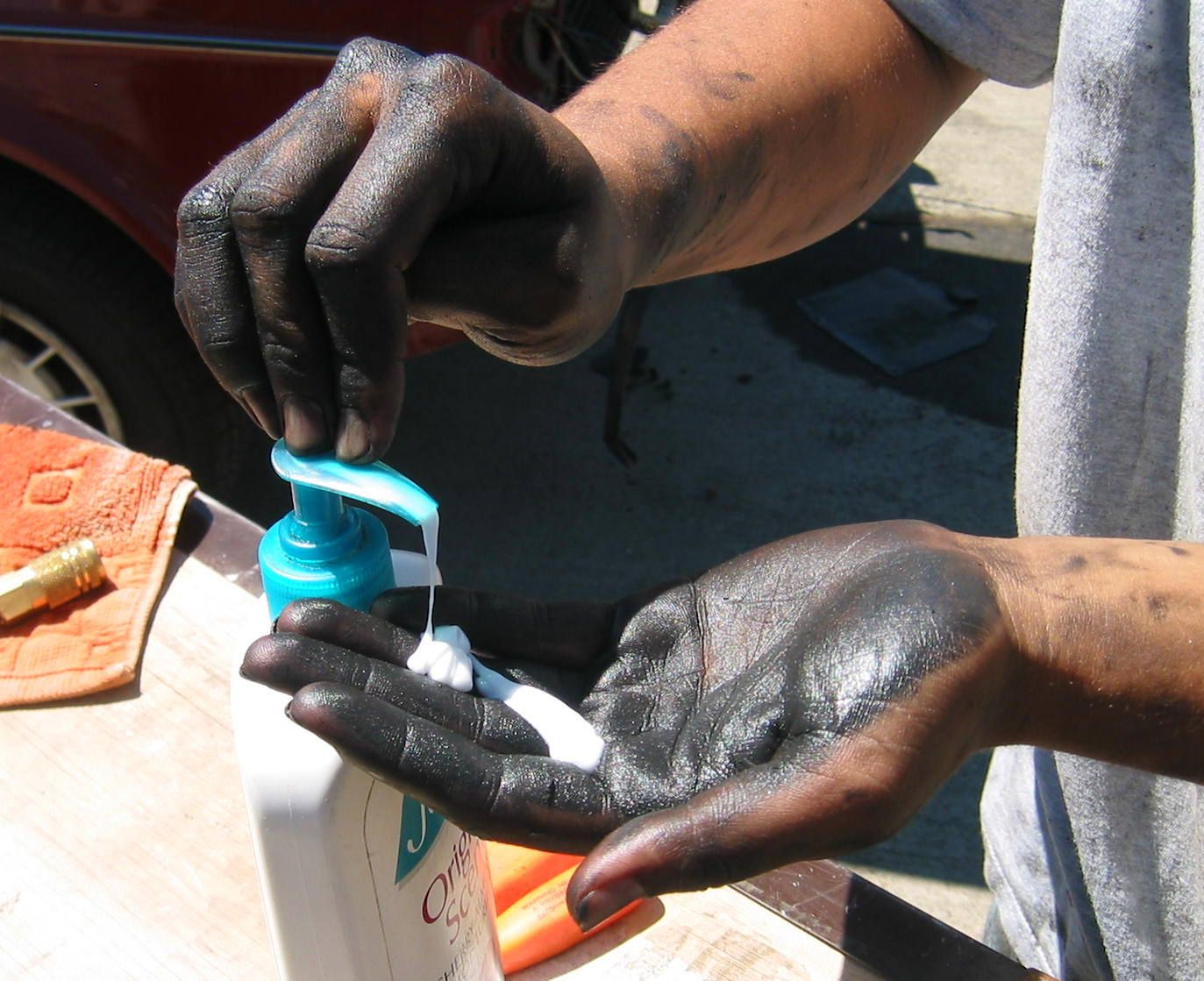 Clean Greasy Hands With Lotion - the Poor Man's Gojo