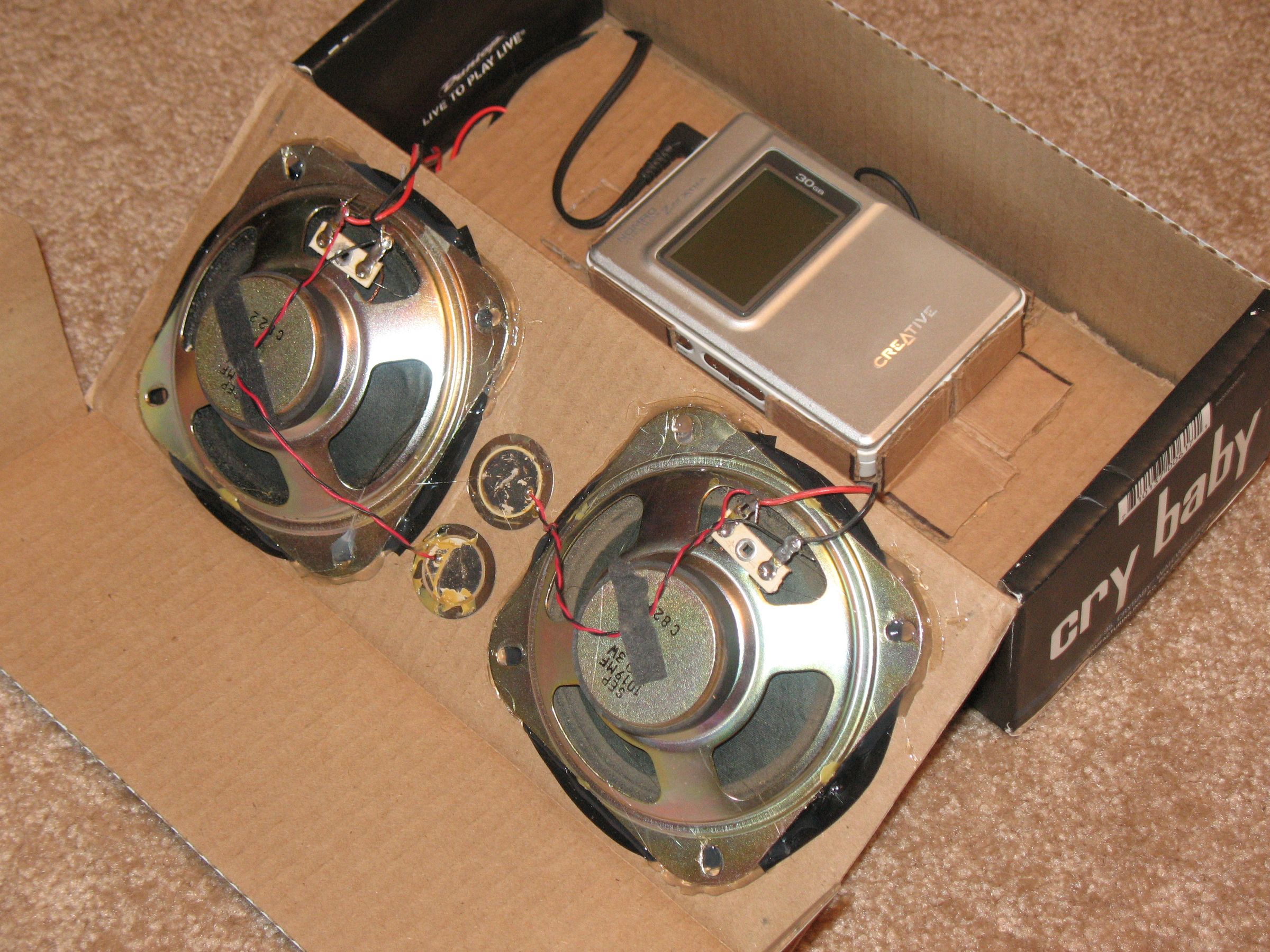 Cardboard Boombox (made for an Mp3 Player or Ipod) 4 Steps