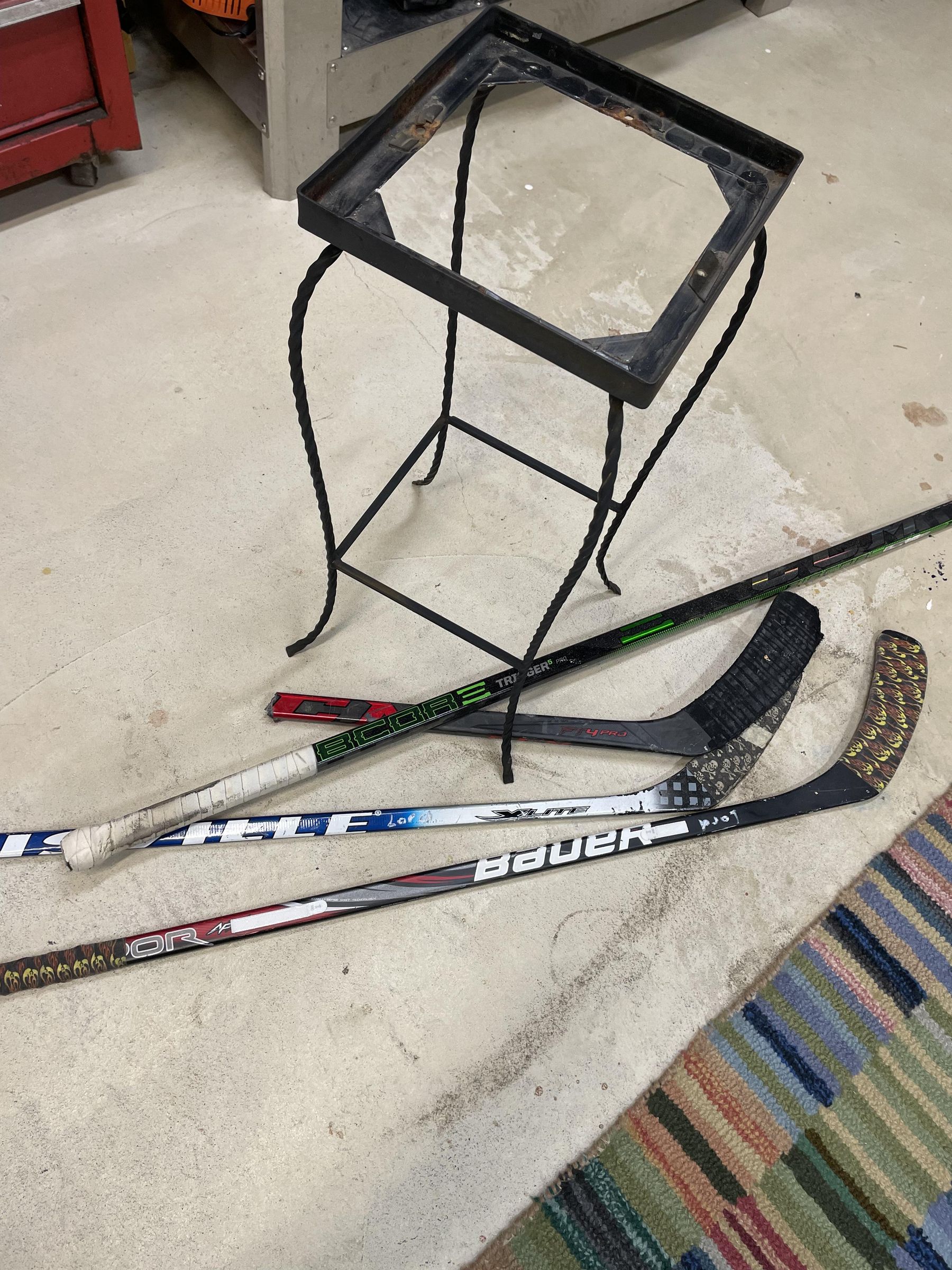Outdoor Hockey Stick Table 4 Steps Instructables