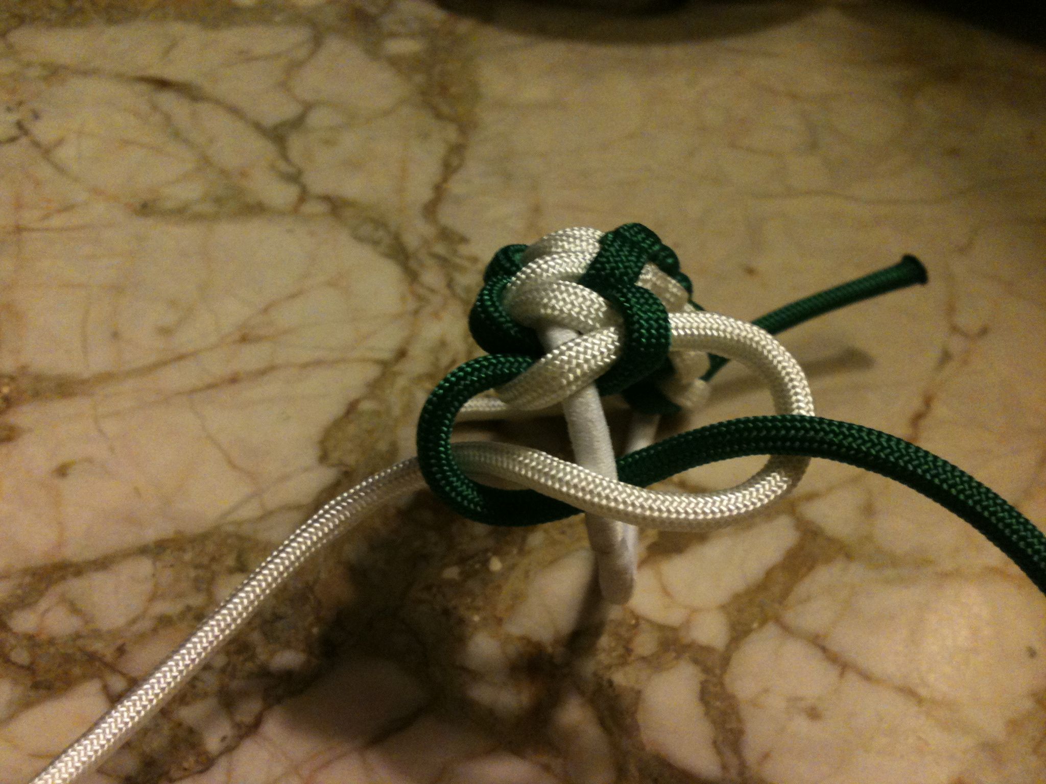 Paracord Bracelet Without Clip or Knot! 5 Steps Instructables