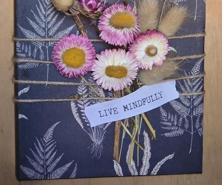 Let's DIY a Dried Flower Artwork!