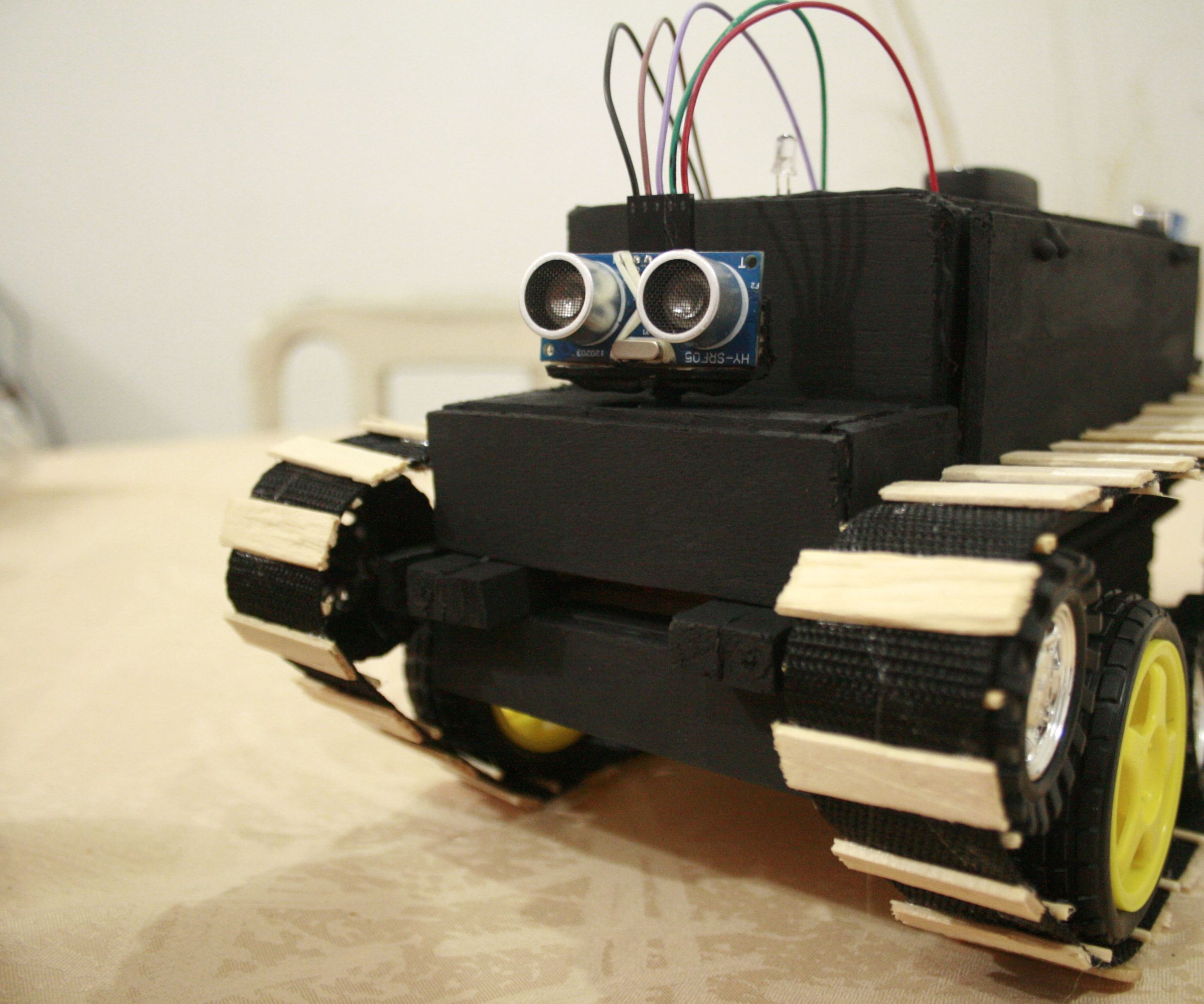 CarBee (Carro Sensor De Distancia, Temperatura Y Humedad)