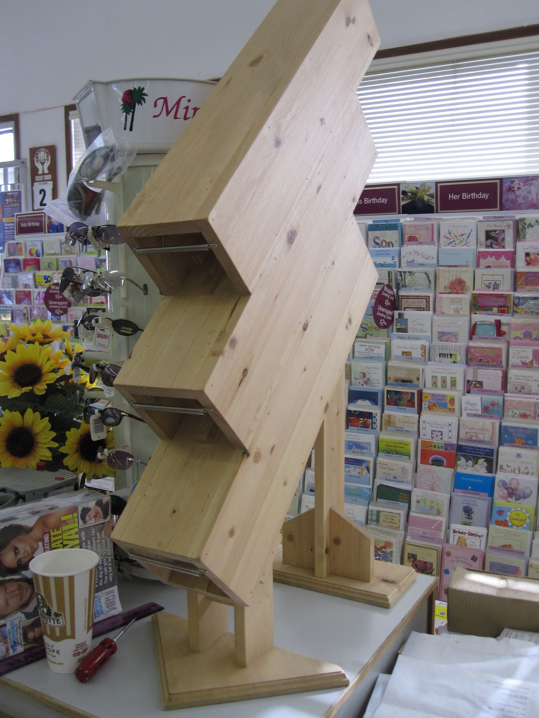 Coffee cup dispenser