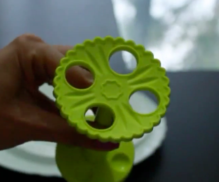 Toothbrush Holder to Cupcakes Stand