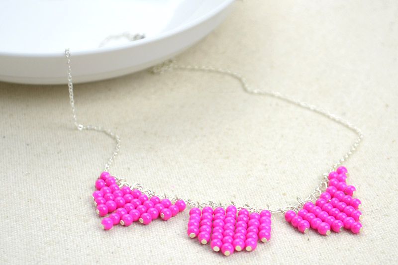 Simple Jewelry Making - Make a Necklace in a Pink Collar Pattern