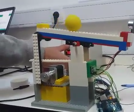 Equilíbrio De Uma Bola Numa Calha