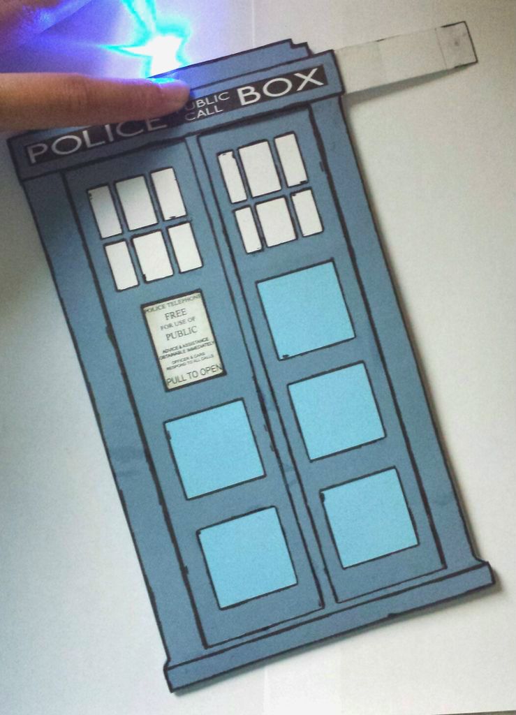 Light-Up Paper Tardis