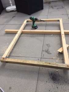 Perfore 6 Holes in the Wood