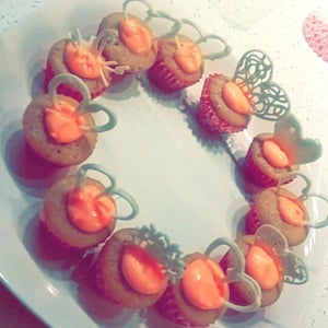 Decorating Easy Valentine's Themed Cupcakes