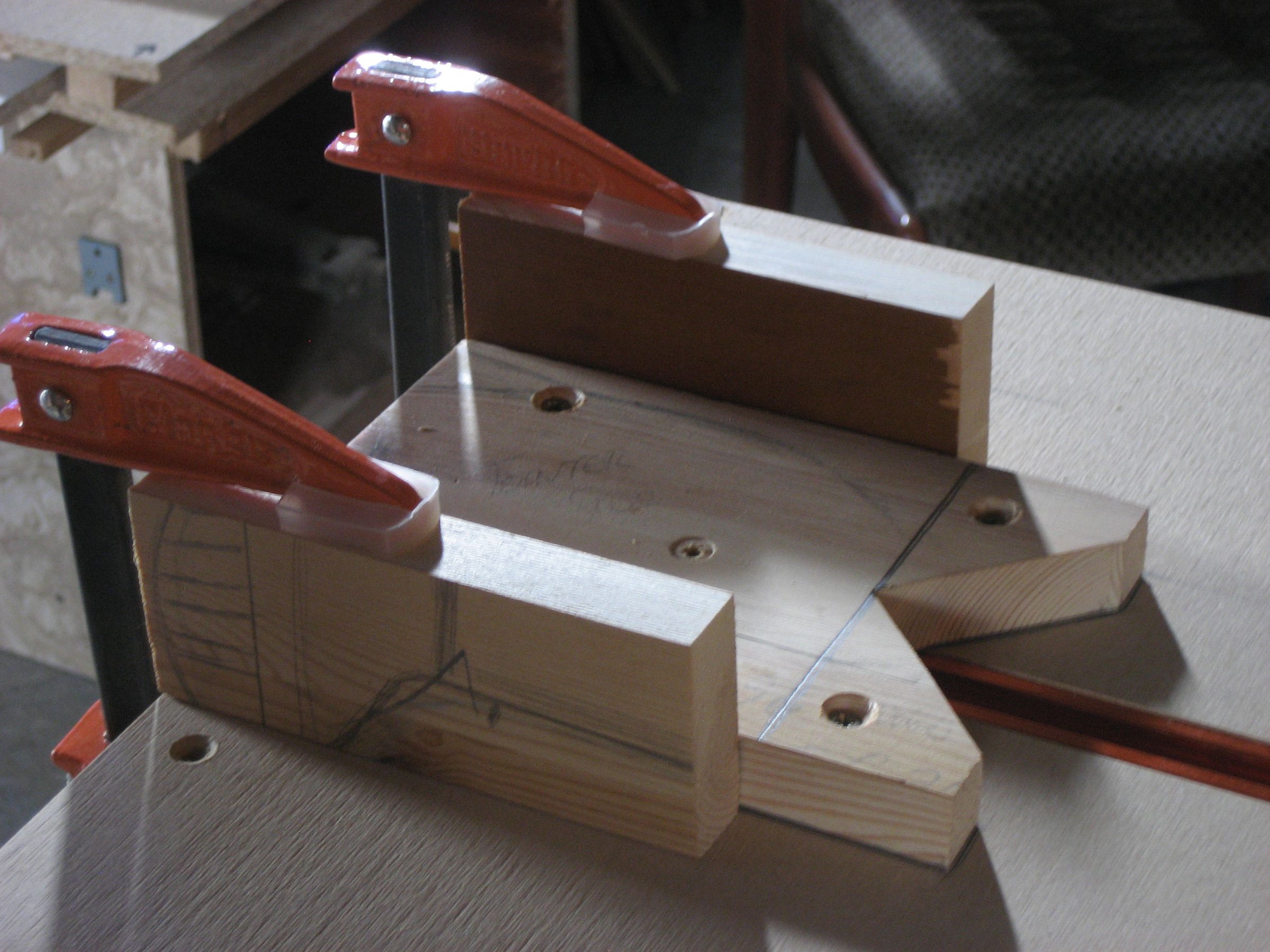 Biscuit Jointer Spline Jig Build. 6 Steps (with Pictures